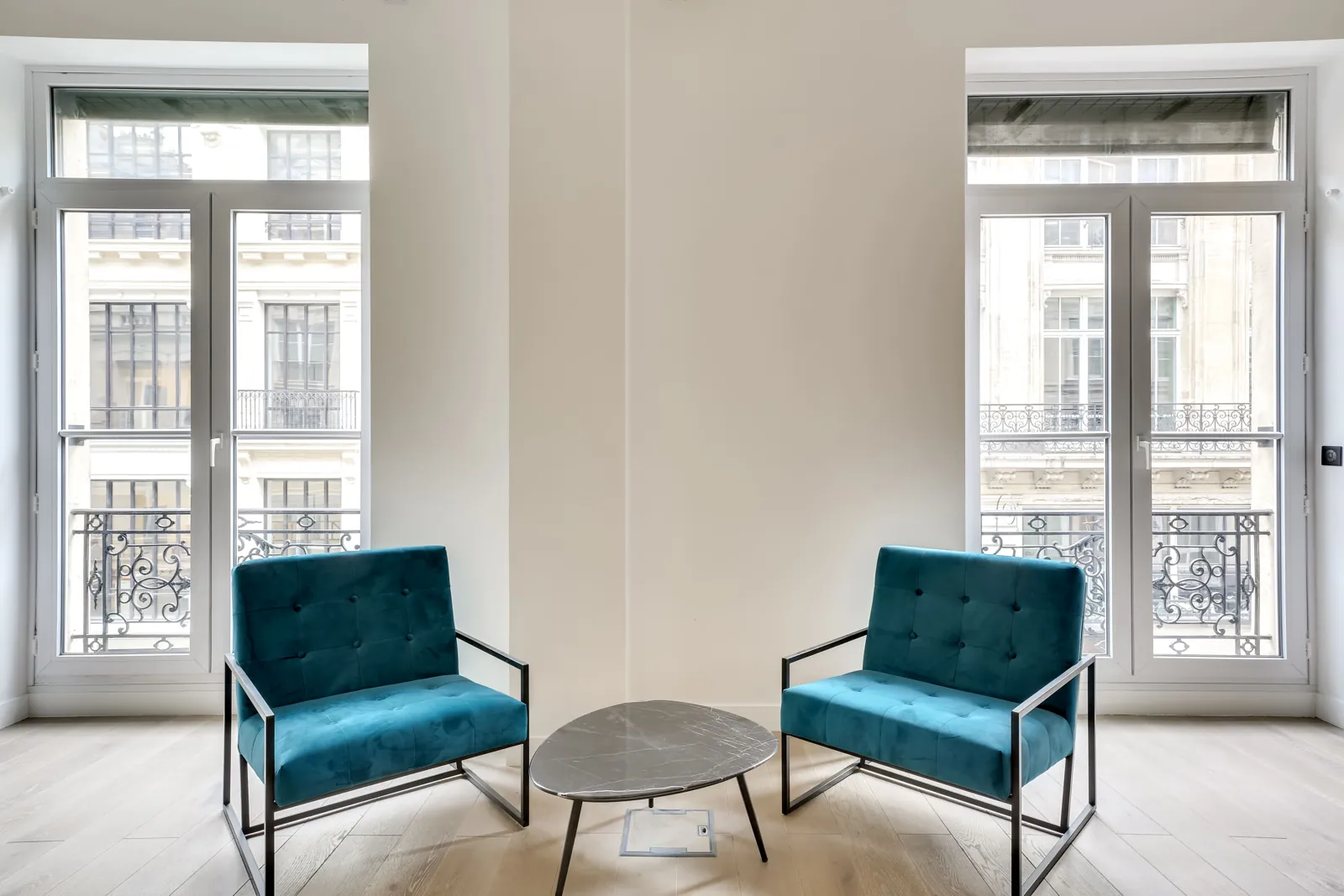 Bureau indépendant 36 postes - Paris 2e (Uzès, 611 €/poste)