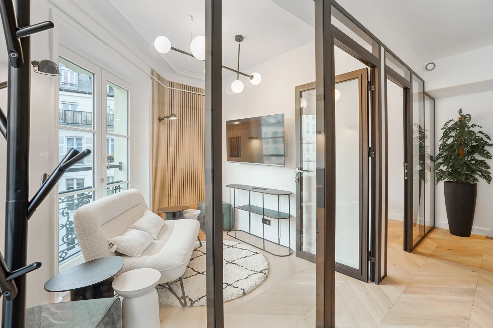 Bureau indépendant 36 postes - Paris 2e (Uzès, 639 €/poste)