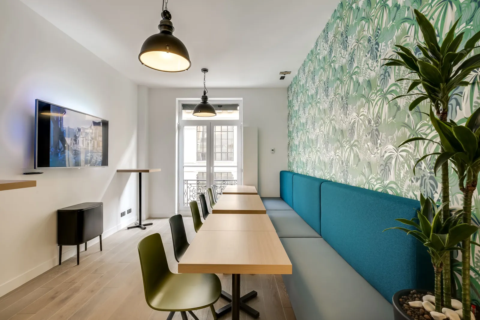 Bureau indépendant 36 postes - Paris 2e (Uzès, 611 €/poste)