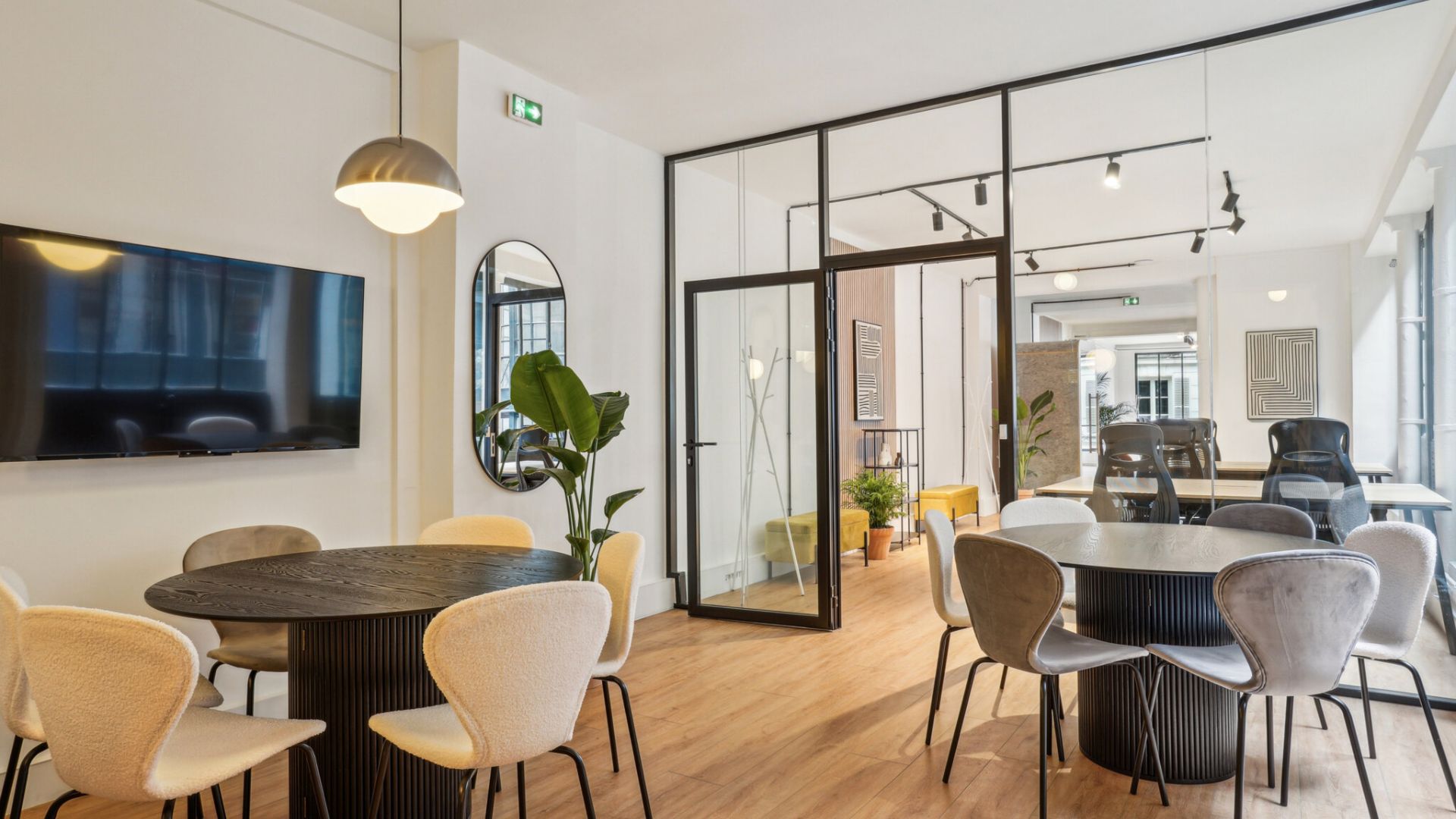 Bureau indépendant 24 postes - Paris 10e (Petites Écuries)