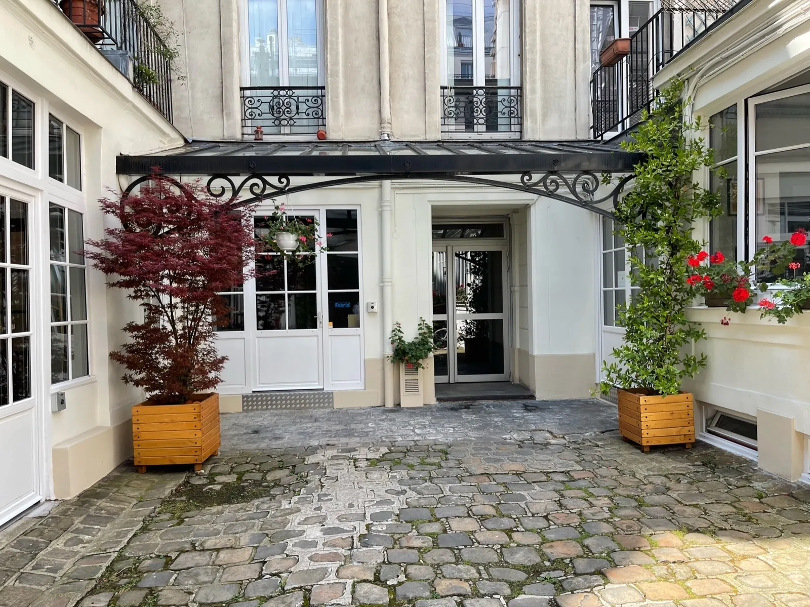 Bureau indépendant 20 postes - Paris 10e (Rocroy)