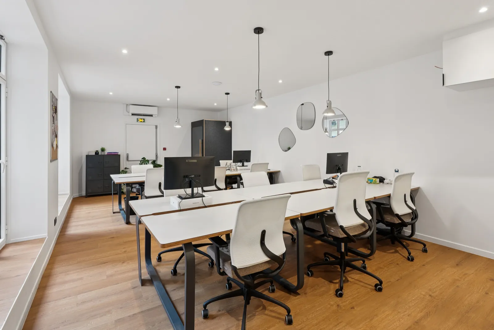 Bureau indépendant 18 postes 583 EUR/poste à Rue du Faubourg