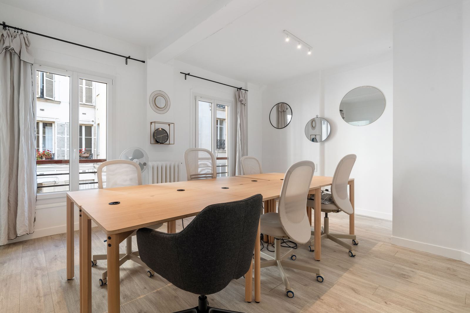 Bureau indépendant 18 postes - Paris 9e (Saint-Lazare)