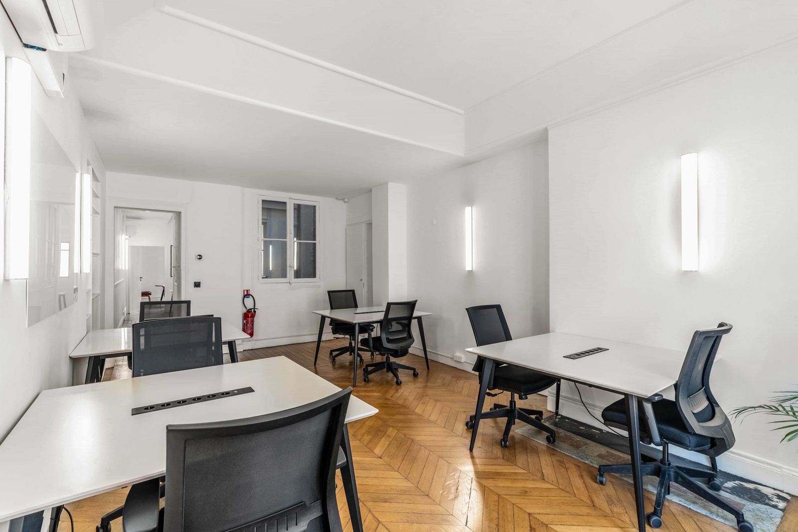 Bureau indépendant 8 postes - Paris 9e (Saint-lazare)