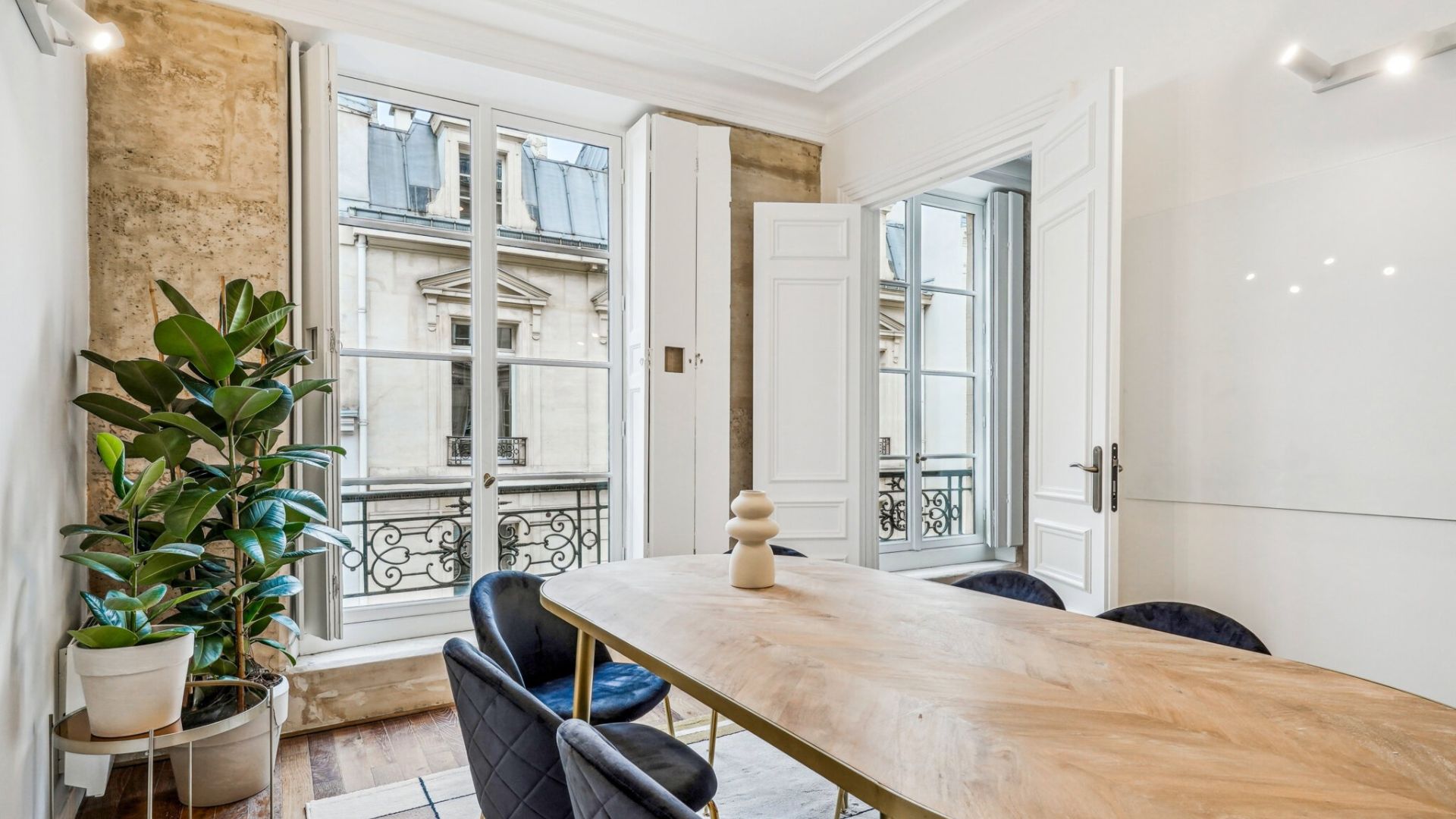 Bureau indépendant 24 postes - Paris 10e (Bonne Nouvelle)