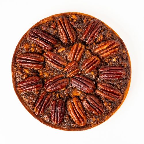 Un clin d'oeil à nos amis Anglo-Saxons
Une pâte fine et craquante, des saveurs de saison.
Sirop d'érable, cannelle, noix de pécan caramélisés .
Gourmand, équilibré et raffiné...!