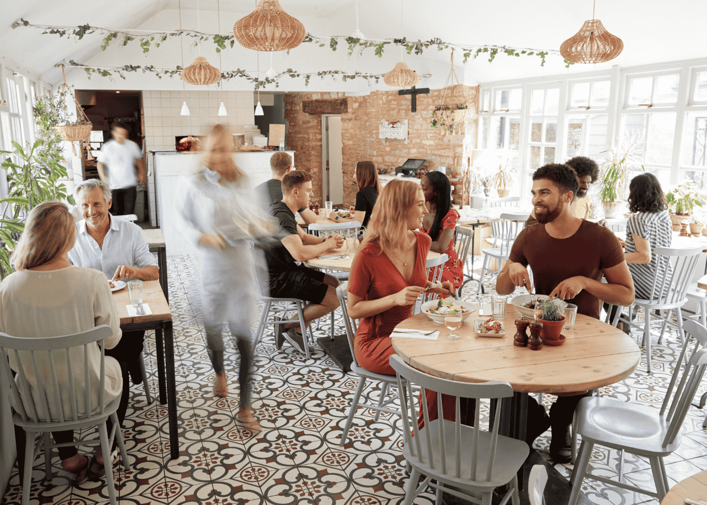 Comment remplir son restaurant en semaine : 8 stratégies efficaces pour booster votre fréquentation du lundi au jeudi