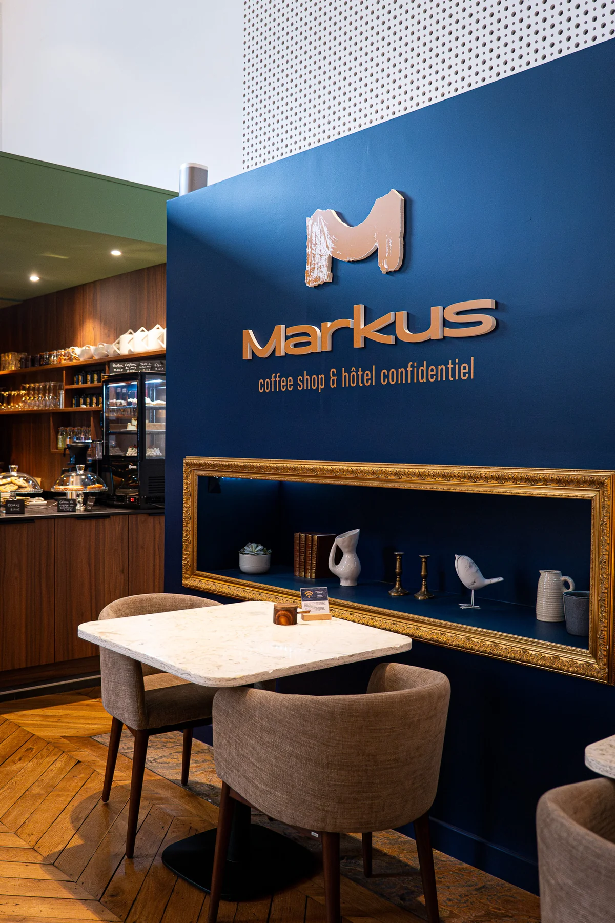 Markus – Coffee Shop & Hôtel Confidentiel