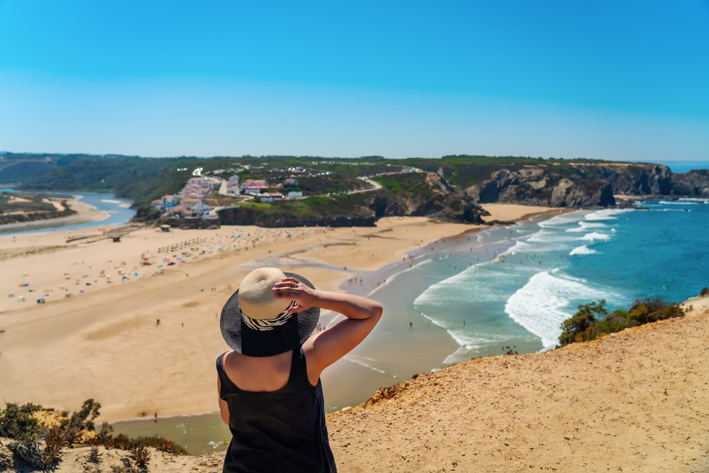 Portugal achieves record tourism revenue for 2025