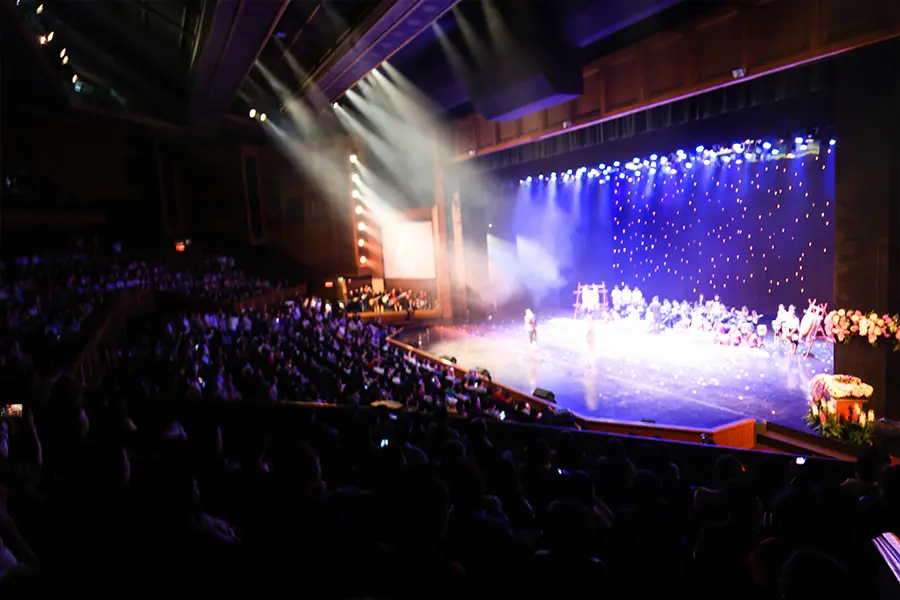 Theatre fundraising ideas allow for complex productions like this.
