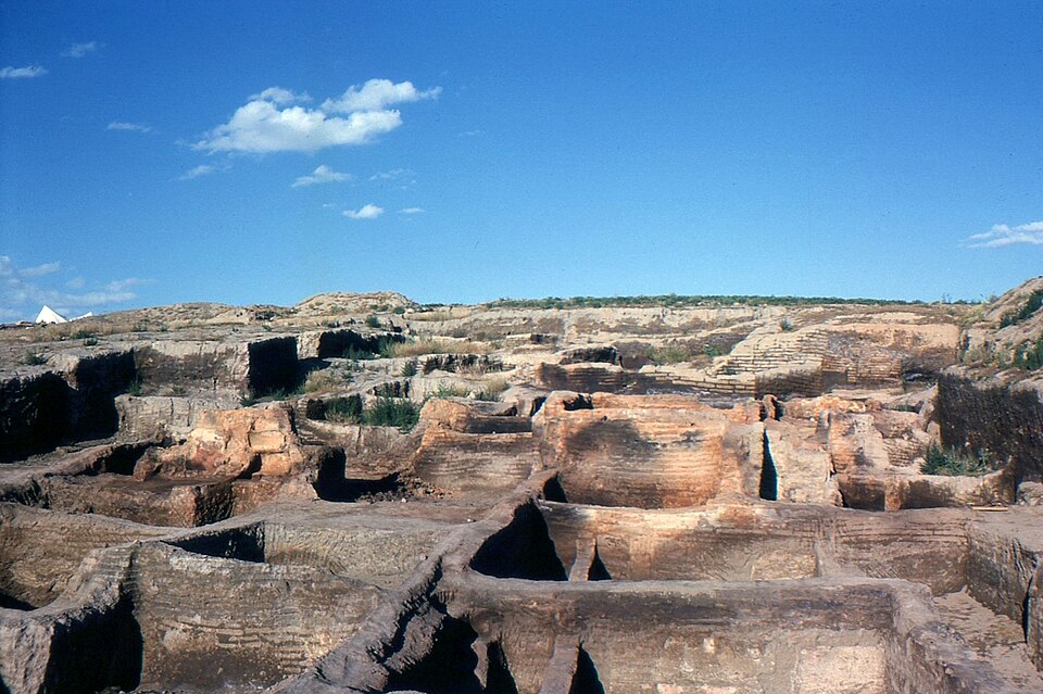 File:Çatalhöyük after the first excavations by James Mellaart and his team..jpg