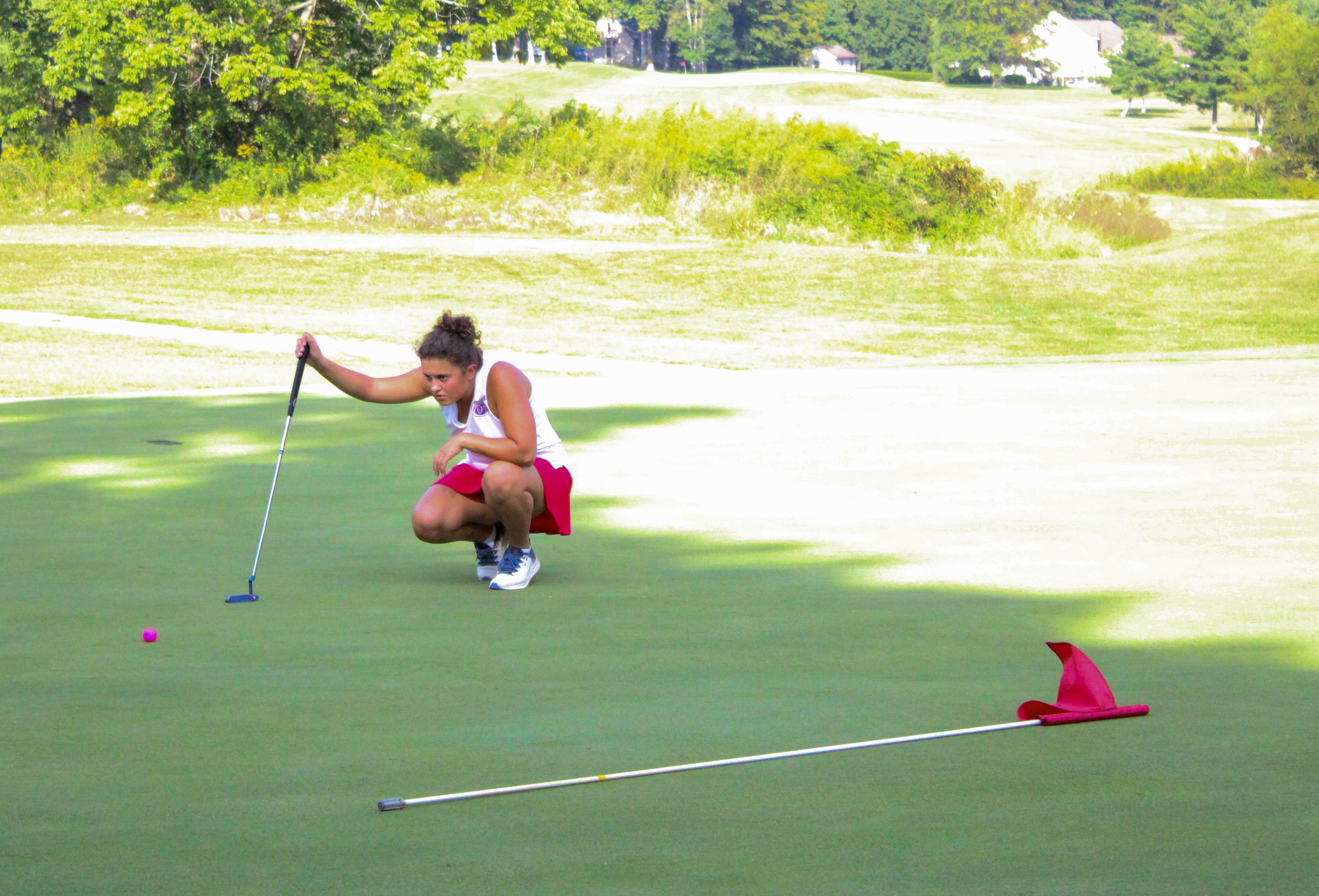 Junior Jacklyn Wheeler lines up a long putt. STAFF PHOTO | THE OWEN NEWS