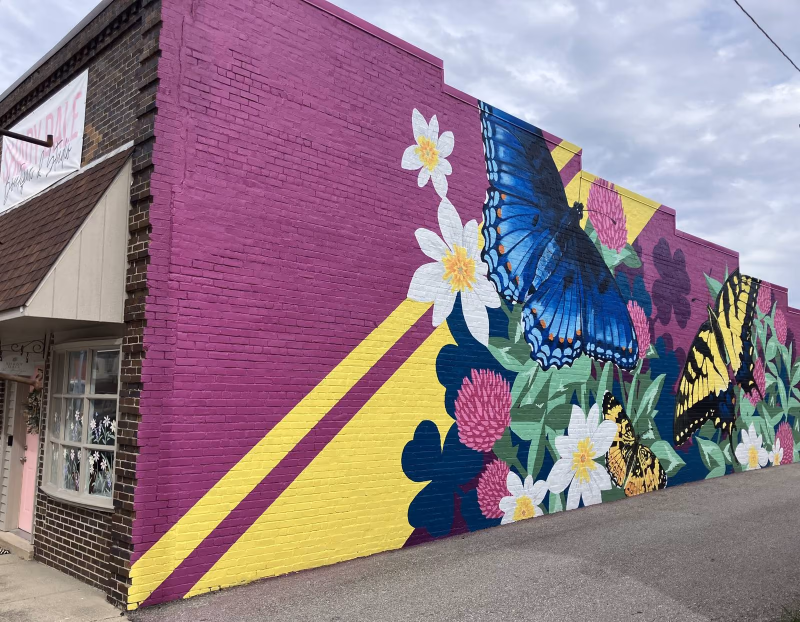 Artist Christina Hollering recently brought vibrant color and community spirit to 9 E. Market St. in Cloverdale as part of the Putnam County Mural Project. Her new mural at Shady Dale Studio hair salon features a vibrant display of butterflies and wildflowers. On Sept. 25, before the football game at nearby Cloverdale High School, Shady Dale Studio hosted a “Meet Me at the Mural” event. TRAVIS CURRY | THE OWEN NEWS