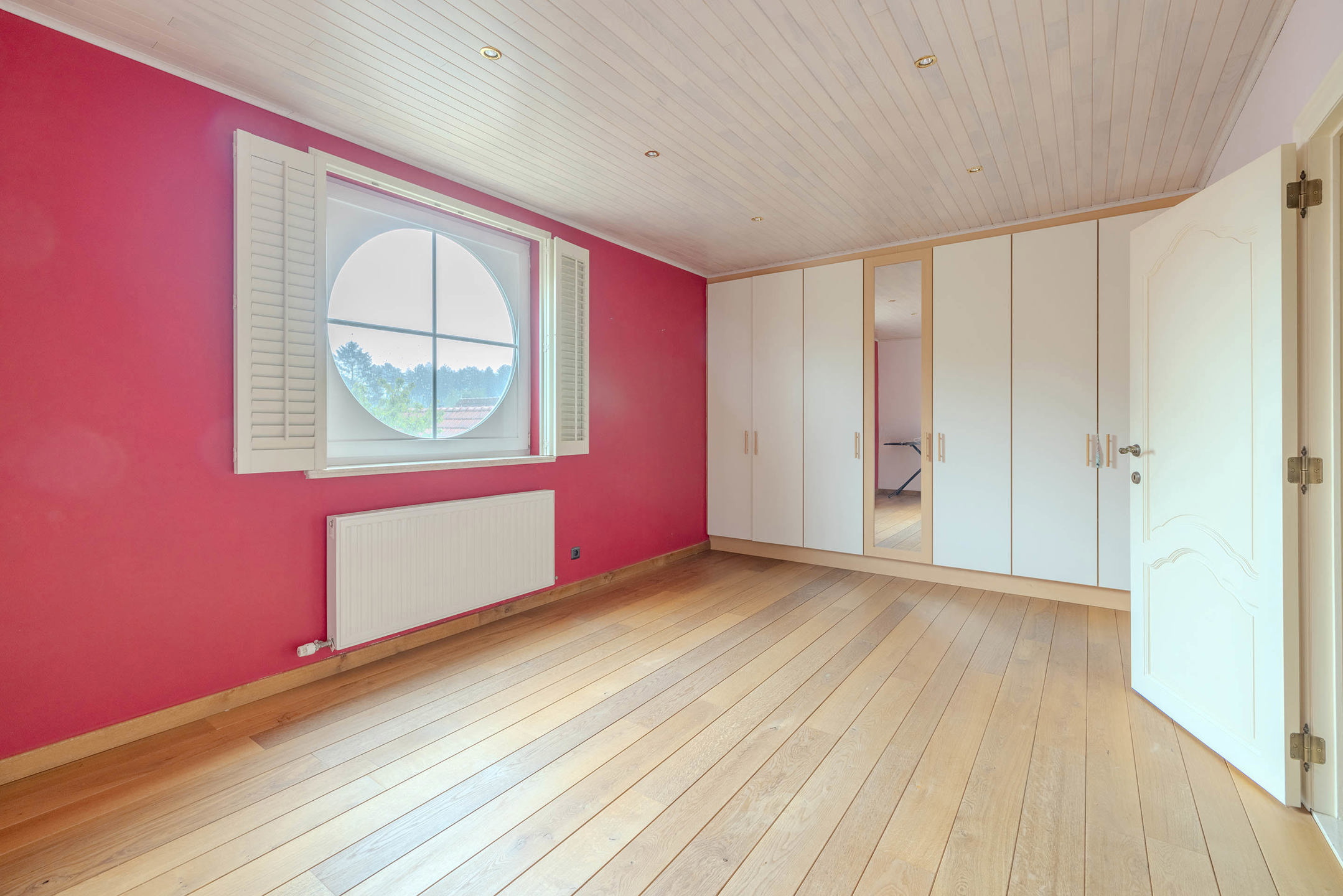 Instapklare villa met 6 Slaapkamers en Zwembad