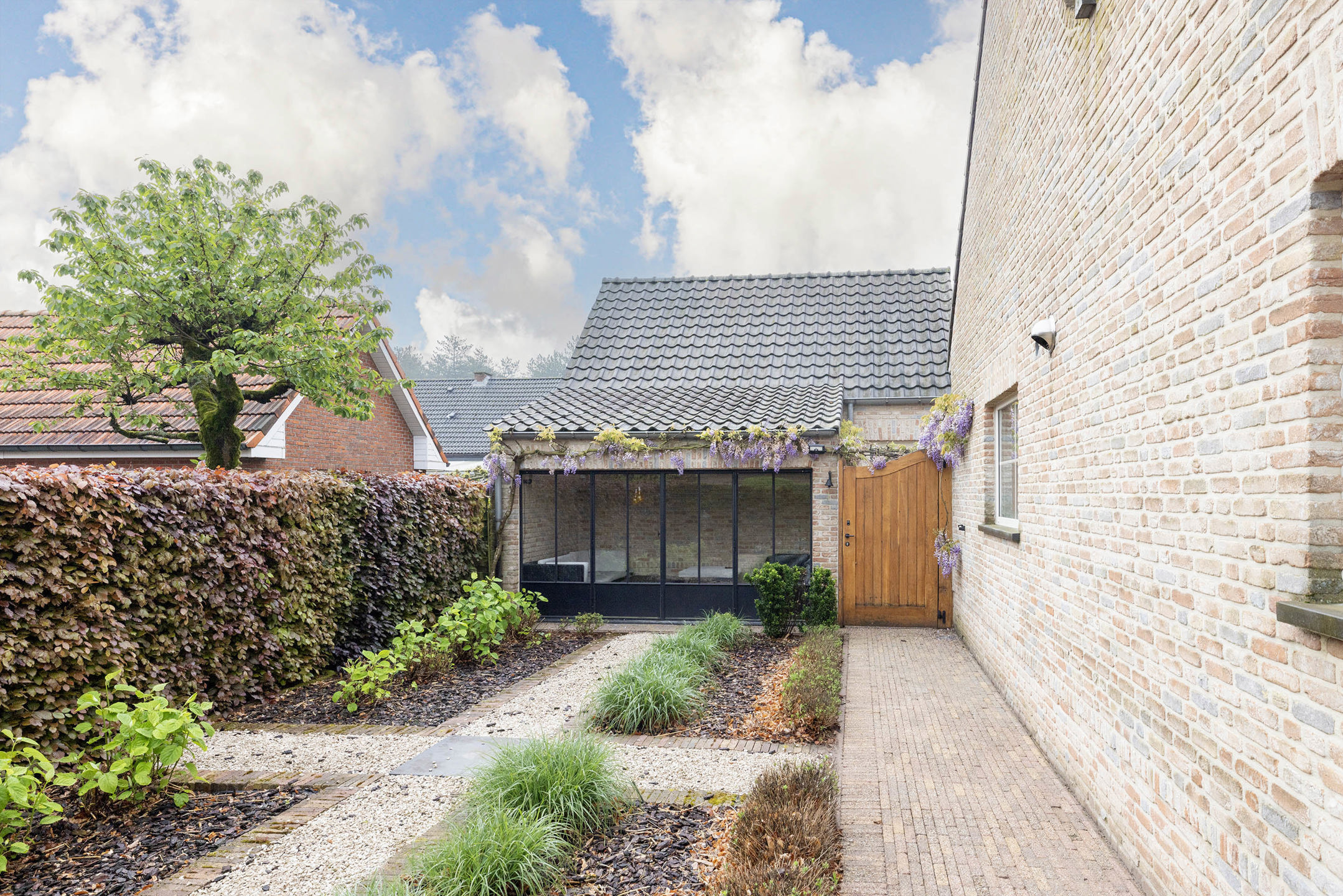 Instapklare villa met 6 Slaapkamers en Zwembad