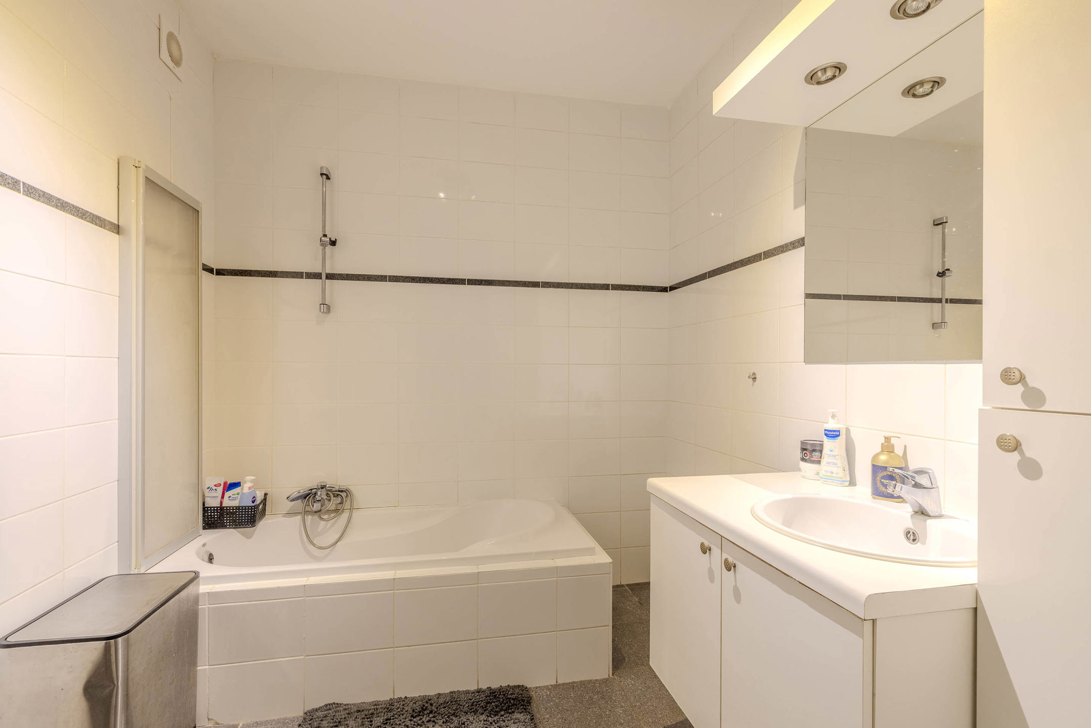 Ruim dakappartement met 2 slaapkamers en garagebox!
