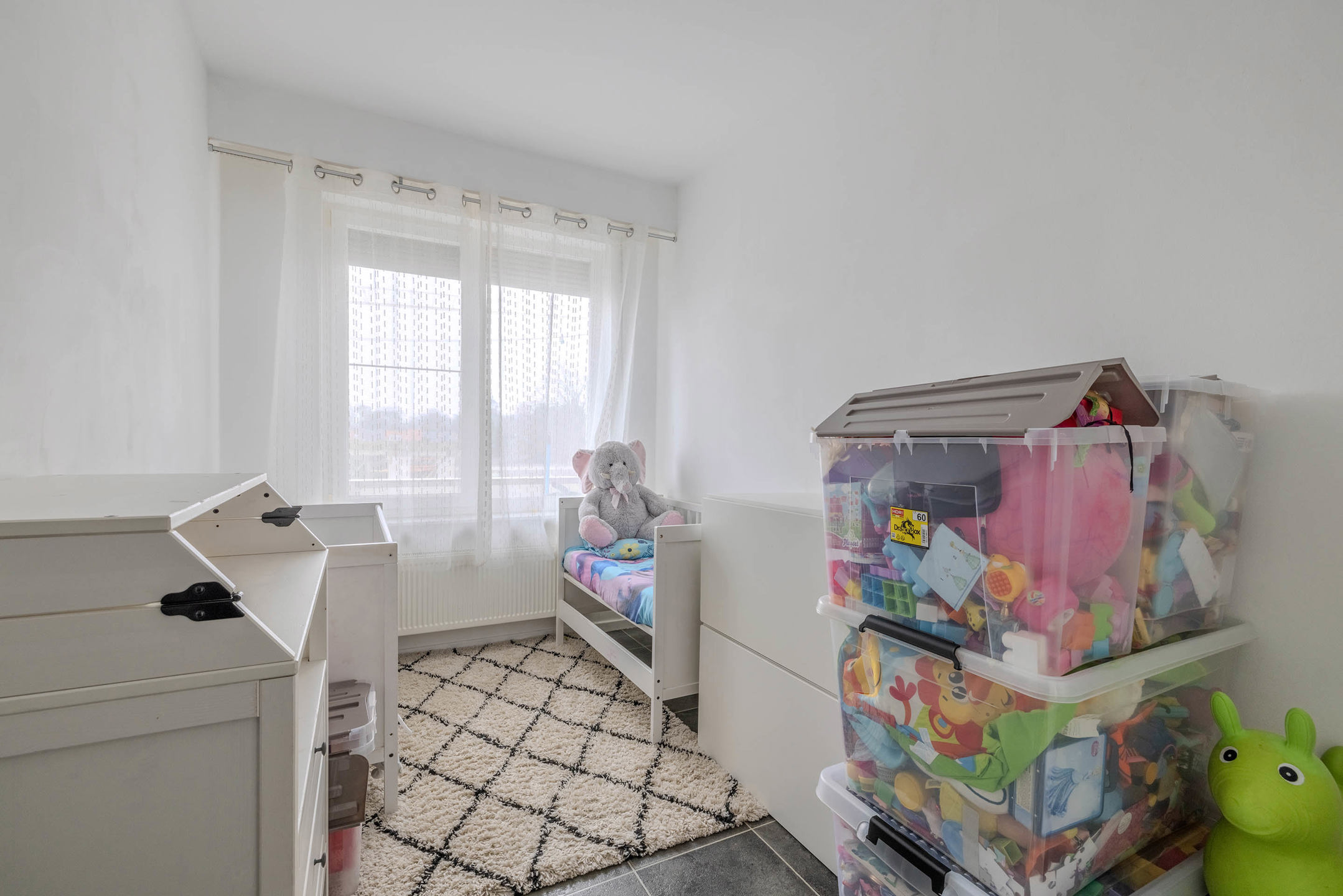 Ruim dakappartement met 2 slaapkamers en garagebox!