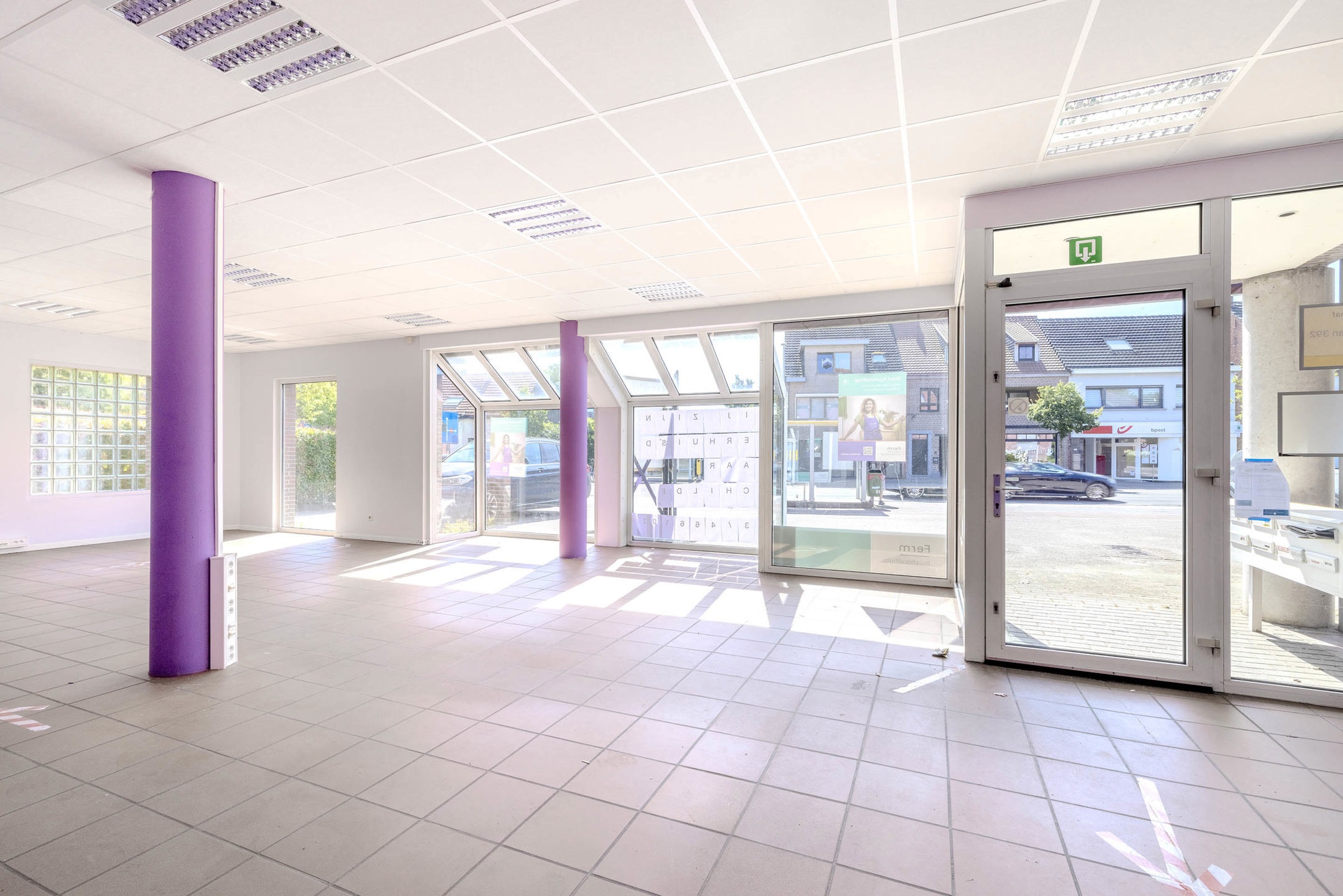 Commercieel gelijkvloers met parking