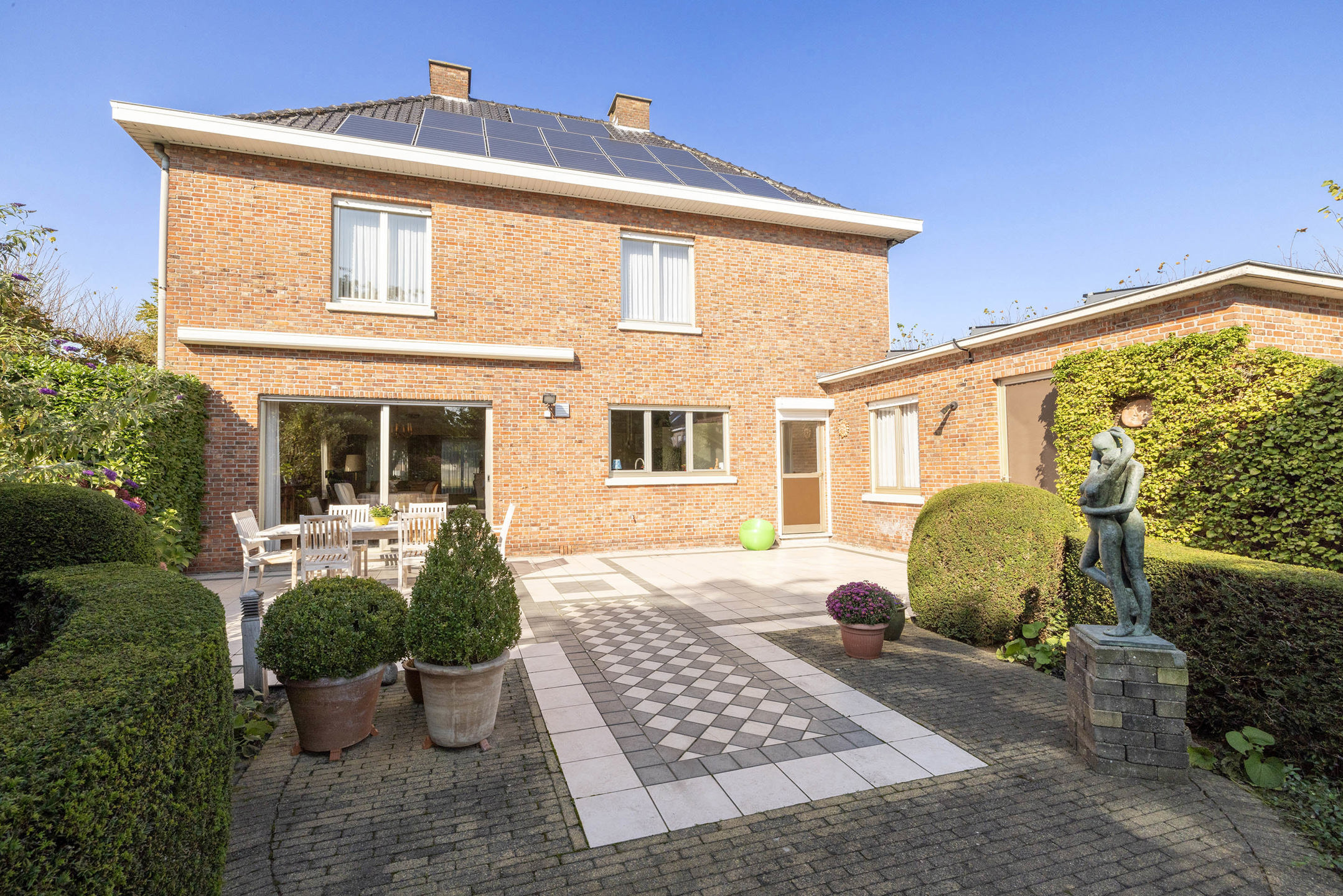 Statige vrijstaande woning met 4 slaapkamers op 1.500m²!