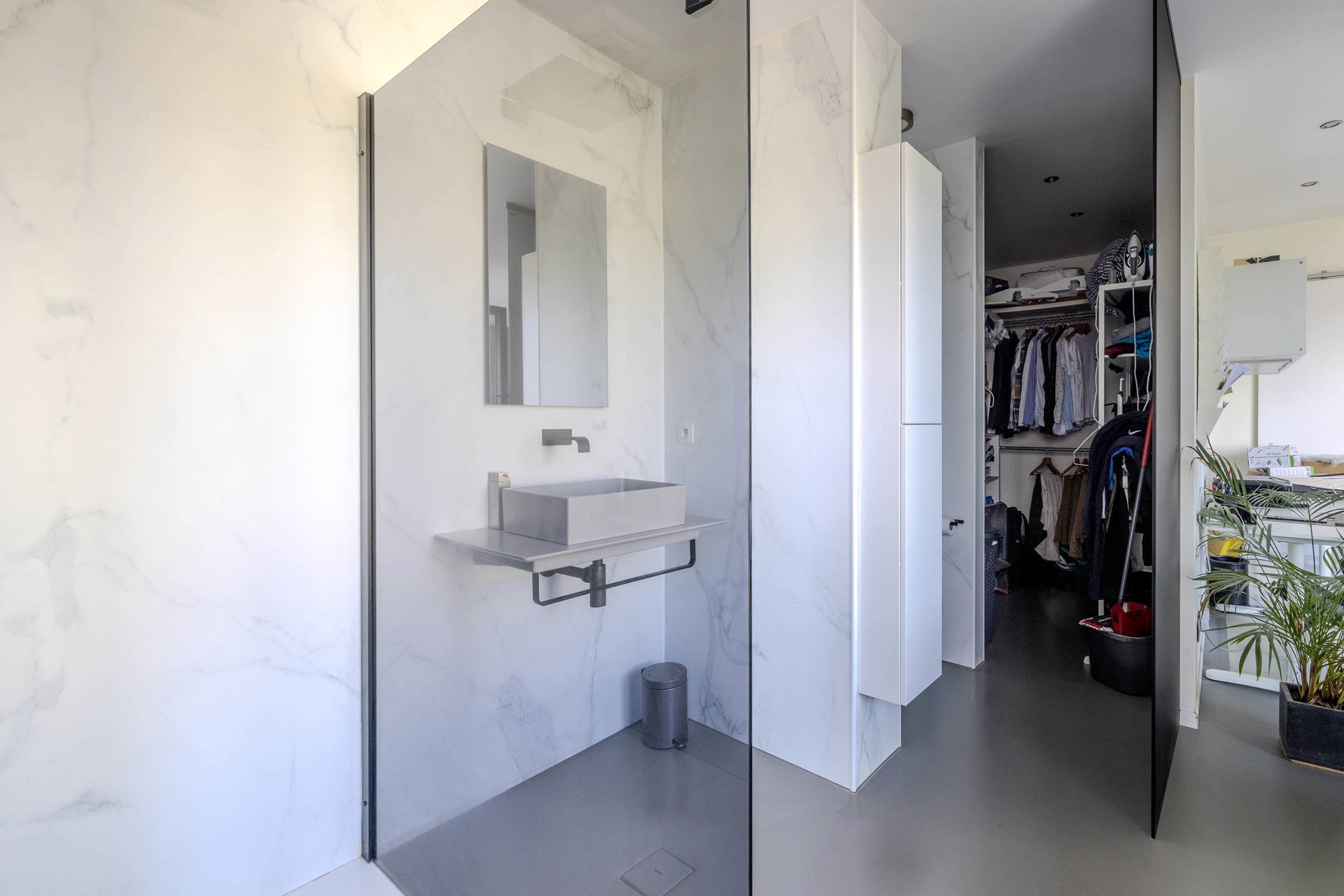 Mooi gerenoveerd dakappartement van 77 m² in Merksem!