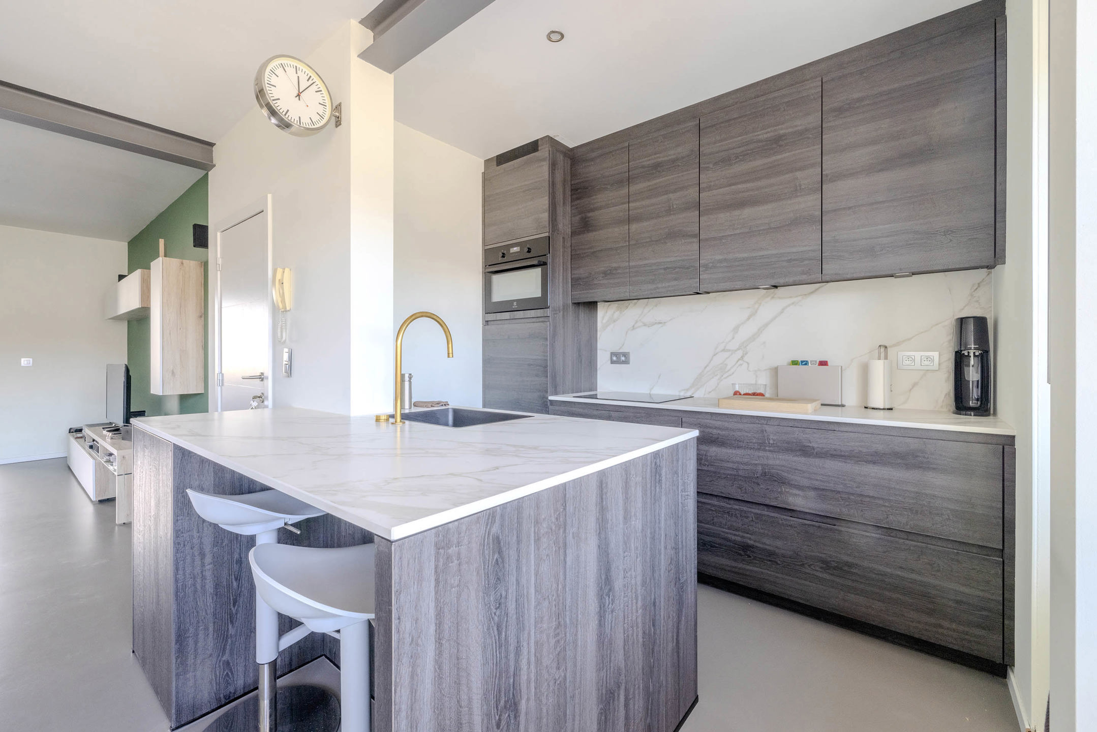 Mooi gerenoveerd dakappartement van 77 m² in Merksem!