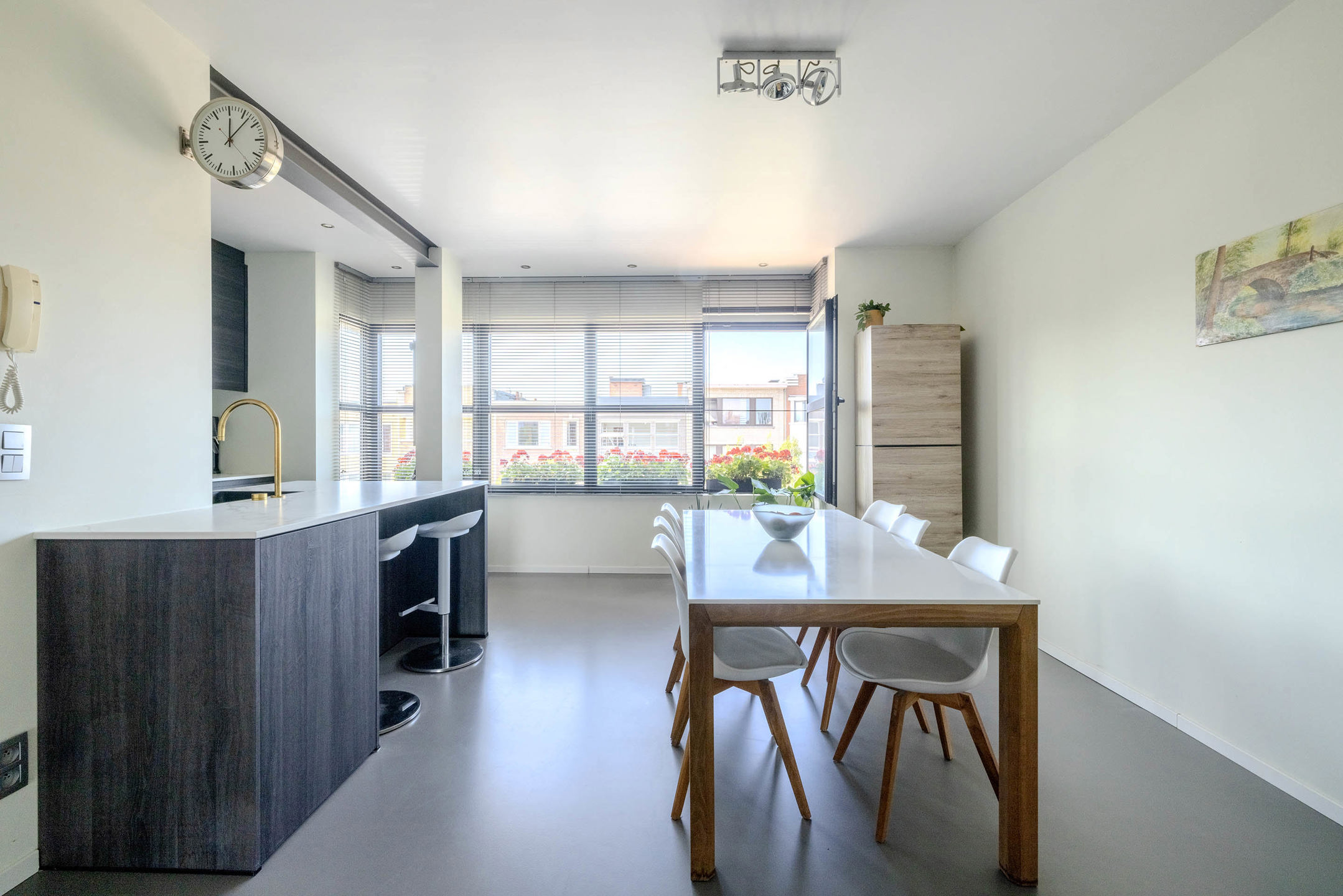 Mooi gerenoveerd dakappartement van 77 m² in Merksem!