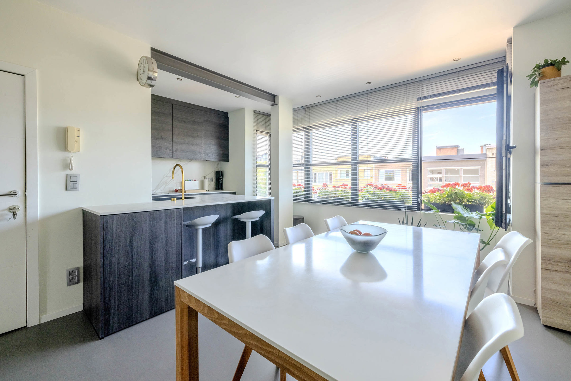 Mooi gerenoveerd dakappartement van 77 m² in Merksem!