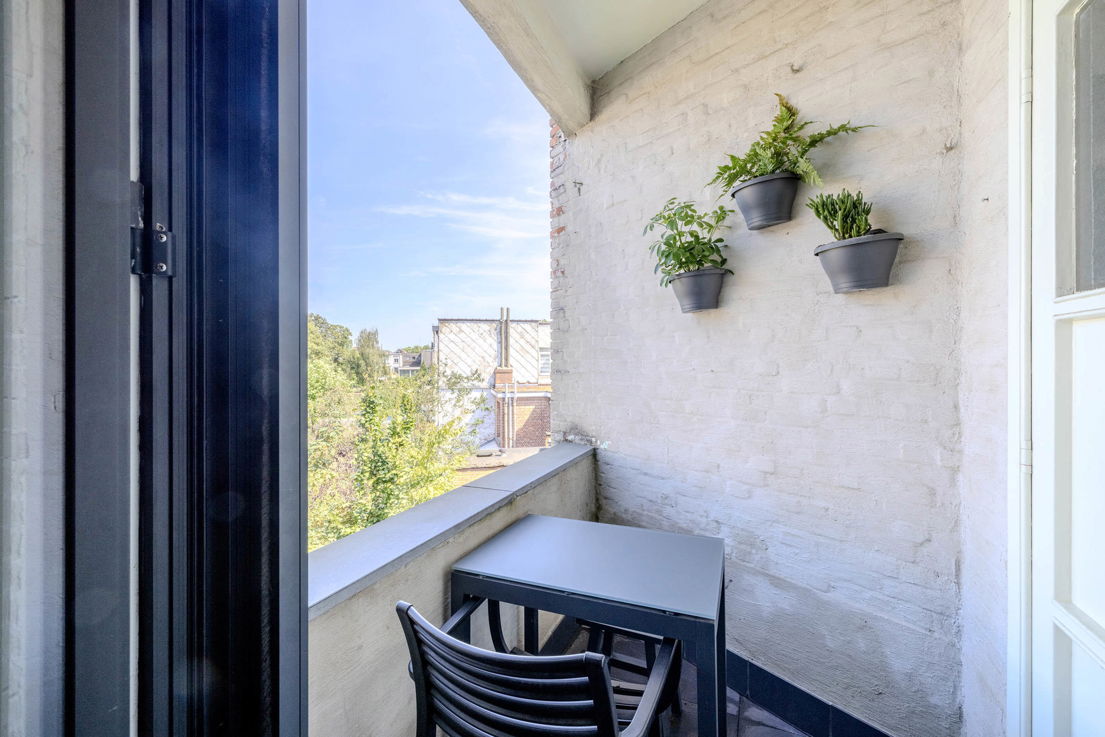 Mooi gerenoveerd dakappartement van 77 m² in Merksem!