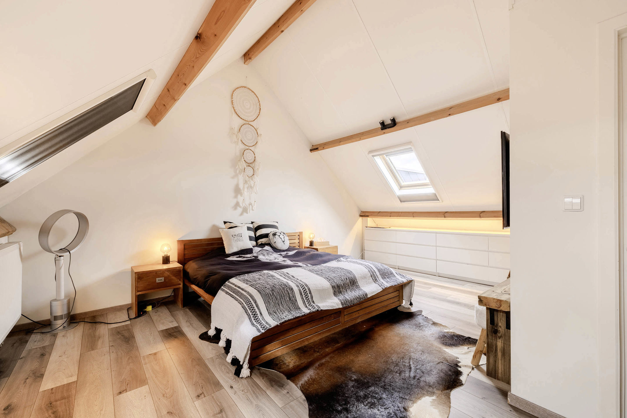 Trendy dorpswoning met 3 slaapkamers en 2 parkeerplaatsen