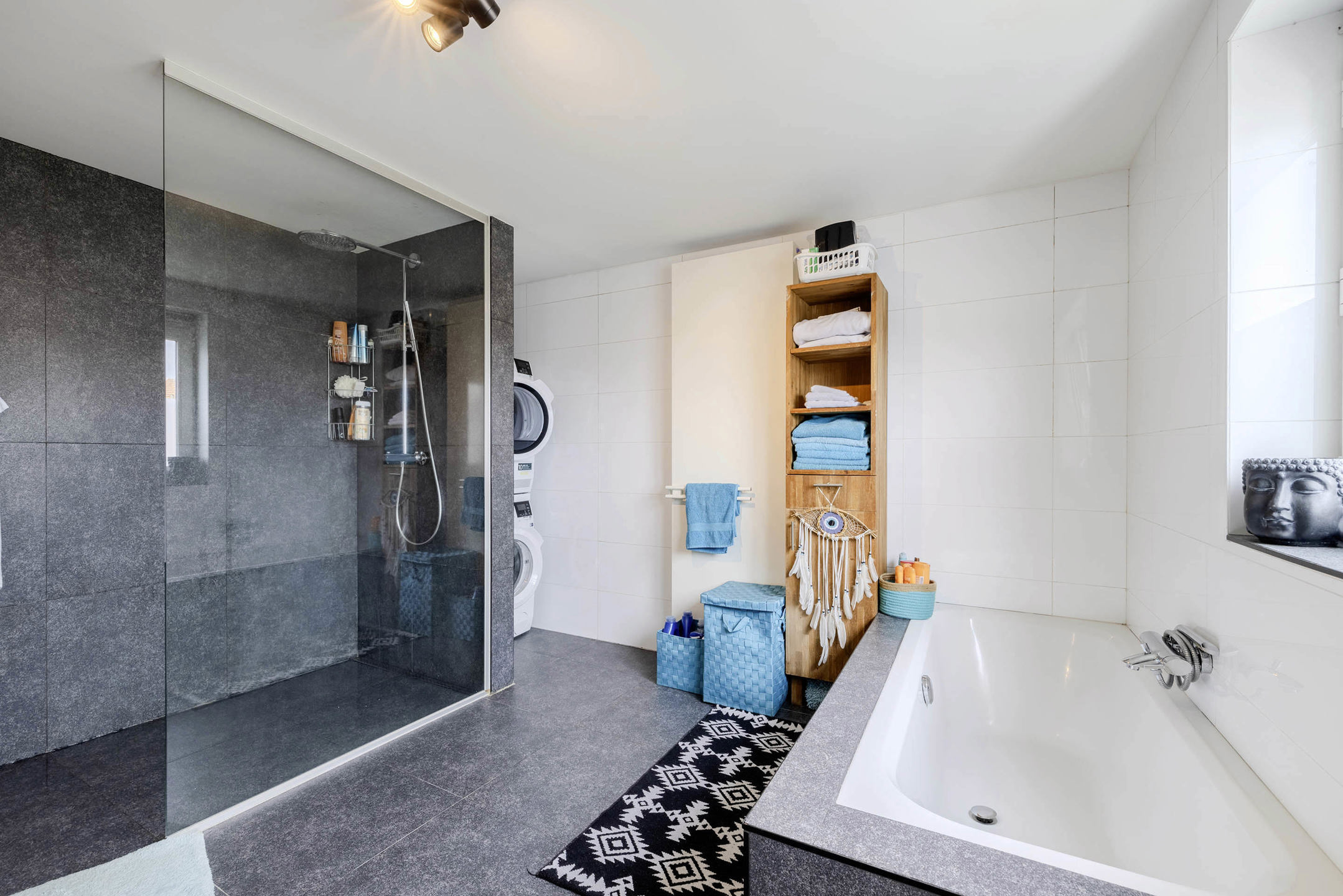 Trendy dorpswoning met 3 slaapkamers en 2 parkeerplaatsen