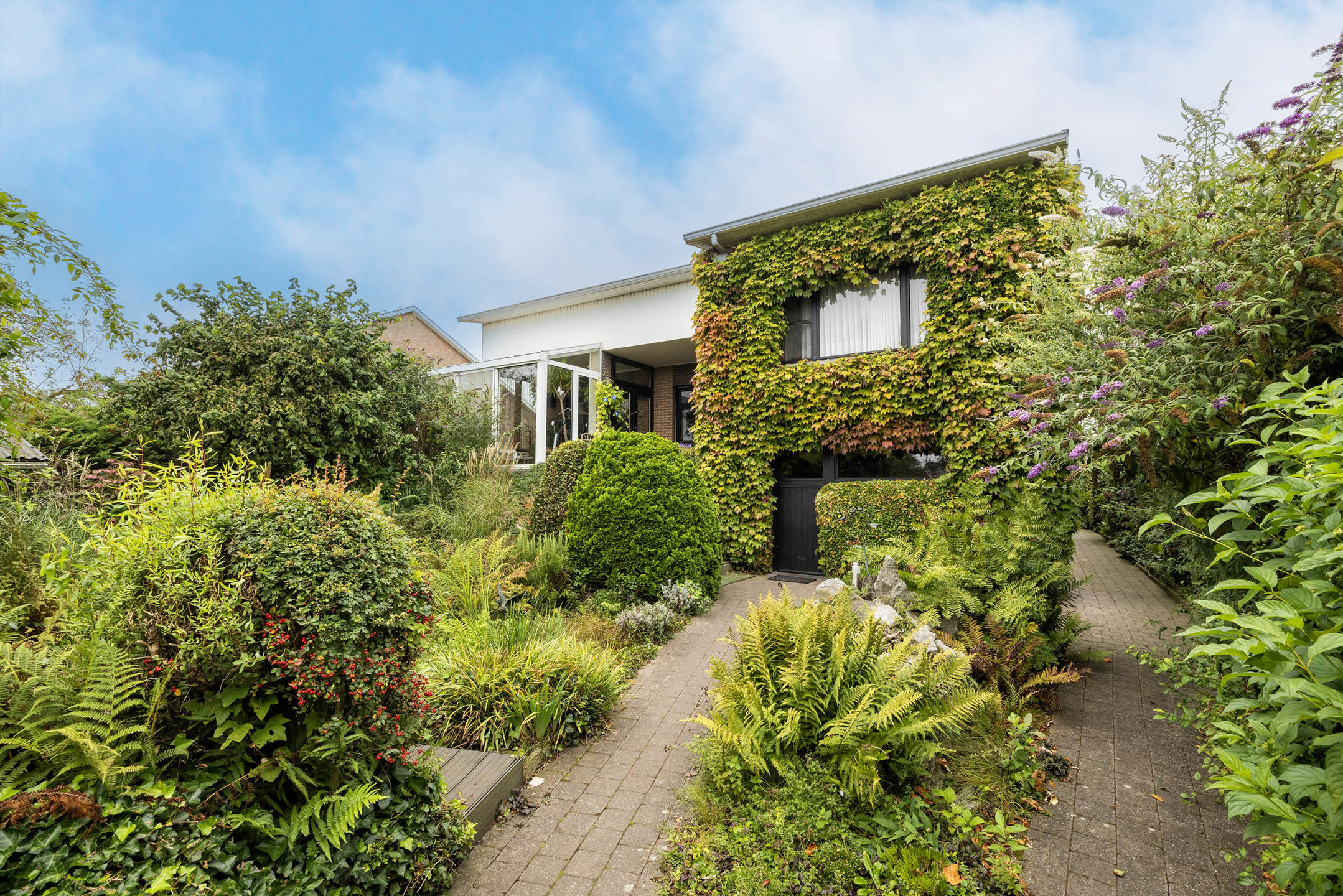 Prachtig groen omgeven woning met 3 slaapkamers op 1.165m²