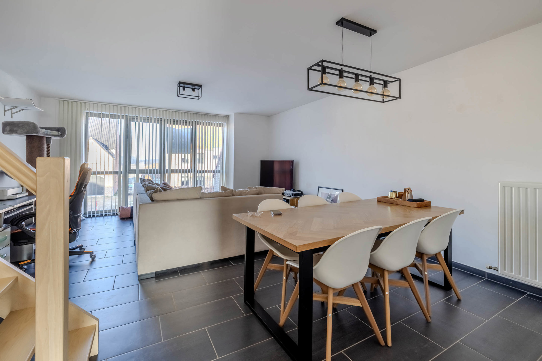 Duplex met terras en staanplaats