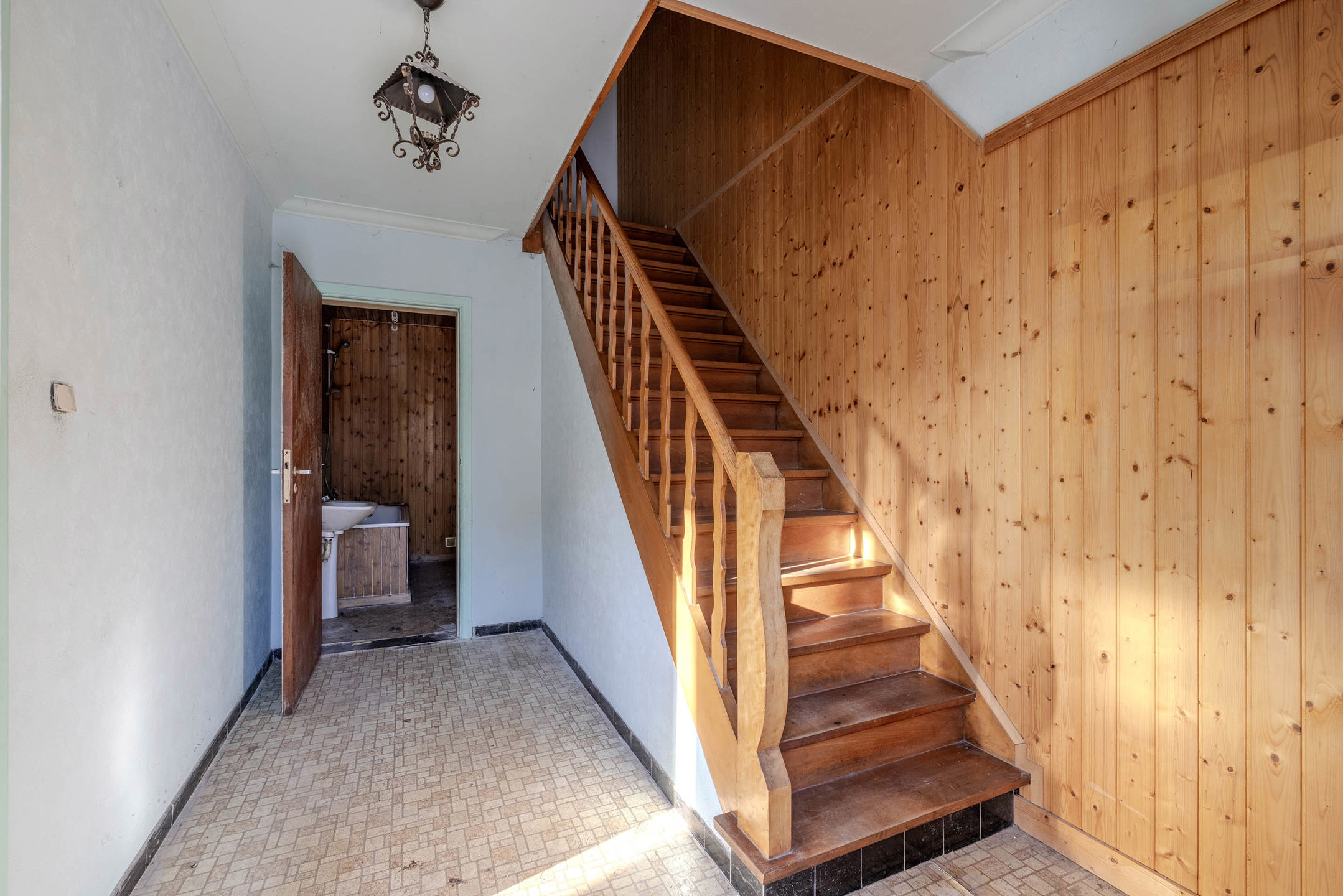 Te renoveren woning op mooi perceel van 400 m²!