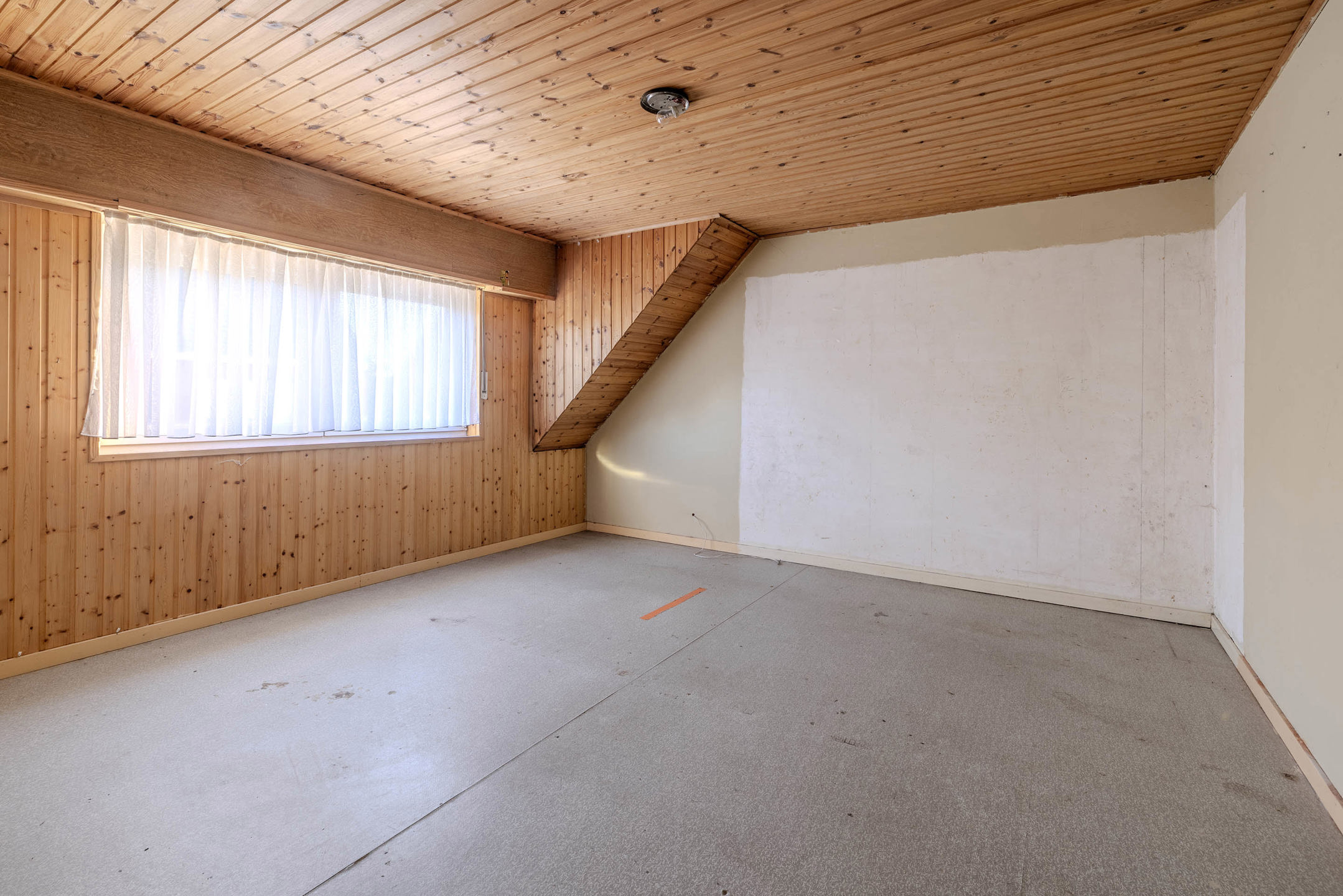 Te renoveren woning op mooi perceel van 400 m²!