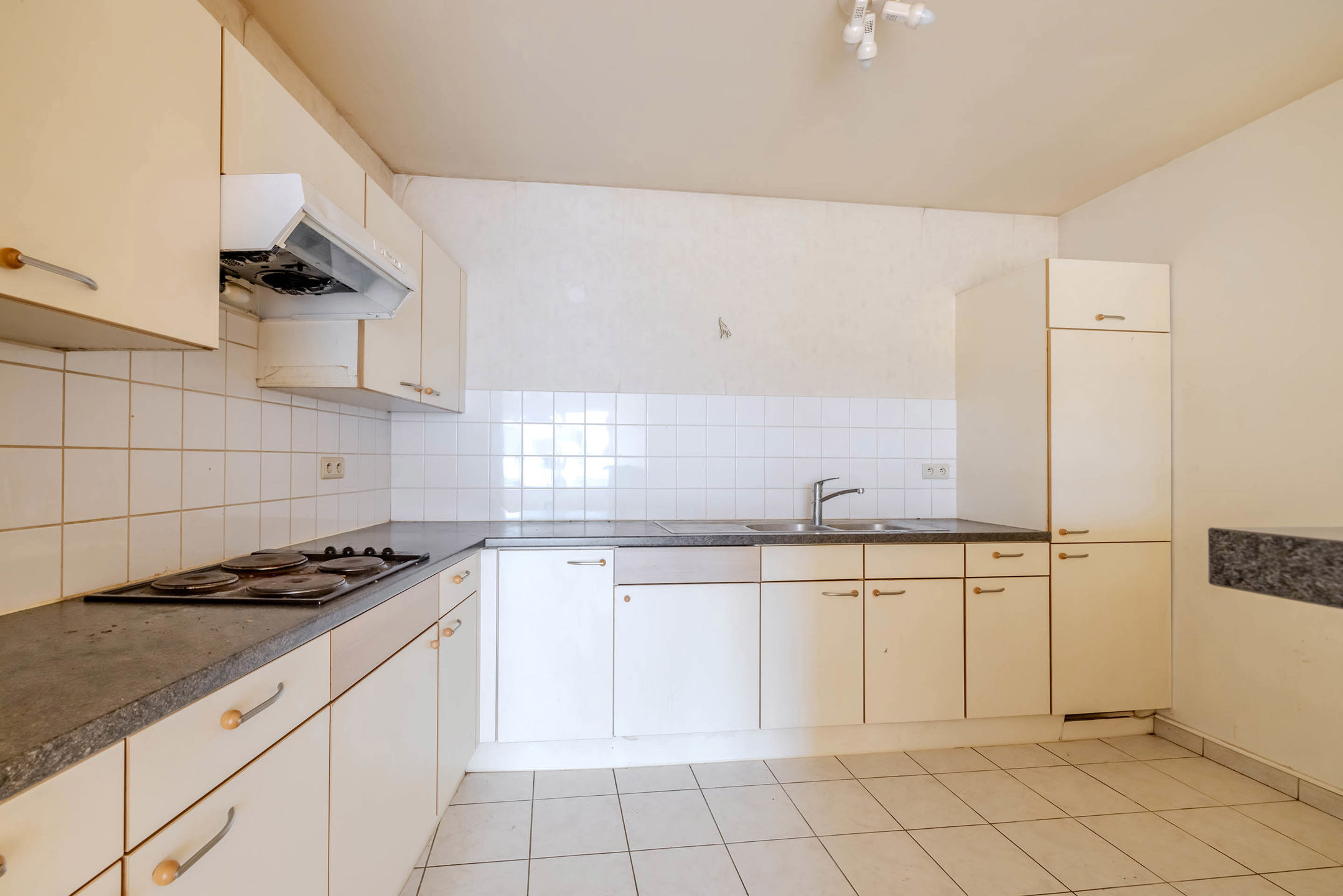 Gelijkvloers appartement met 1 slaapkamer en garage!