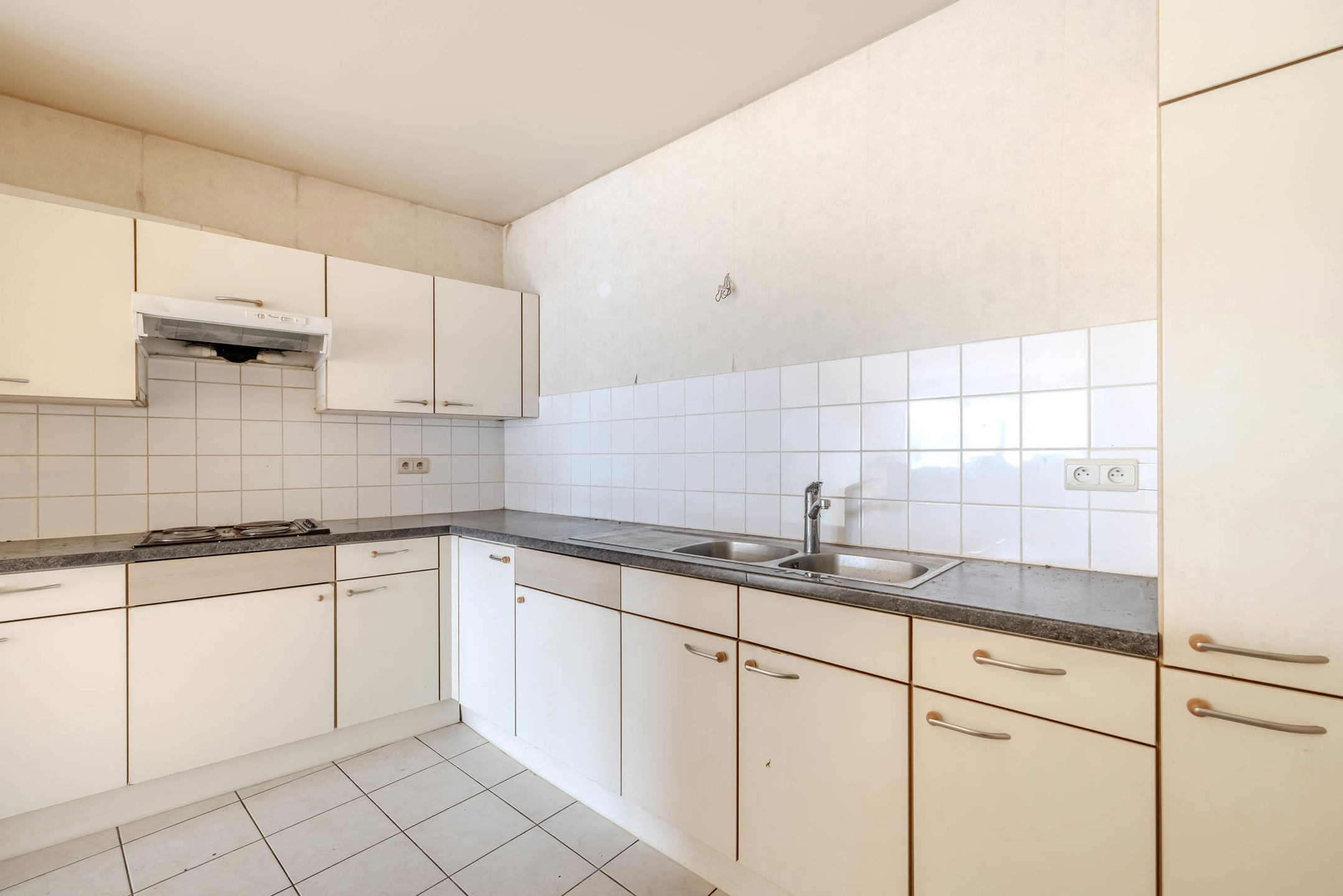Gelijkvloers appartement met 1 slaapkamer en garage!