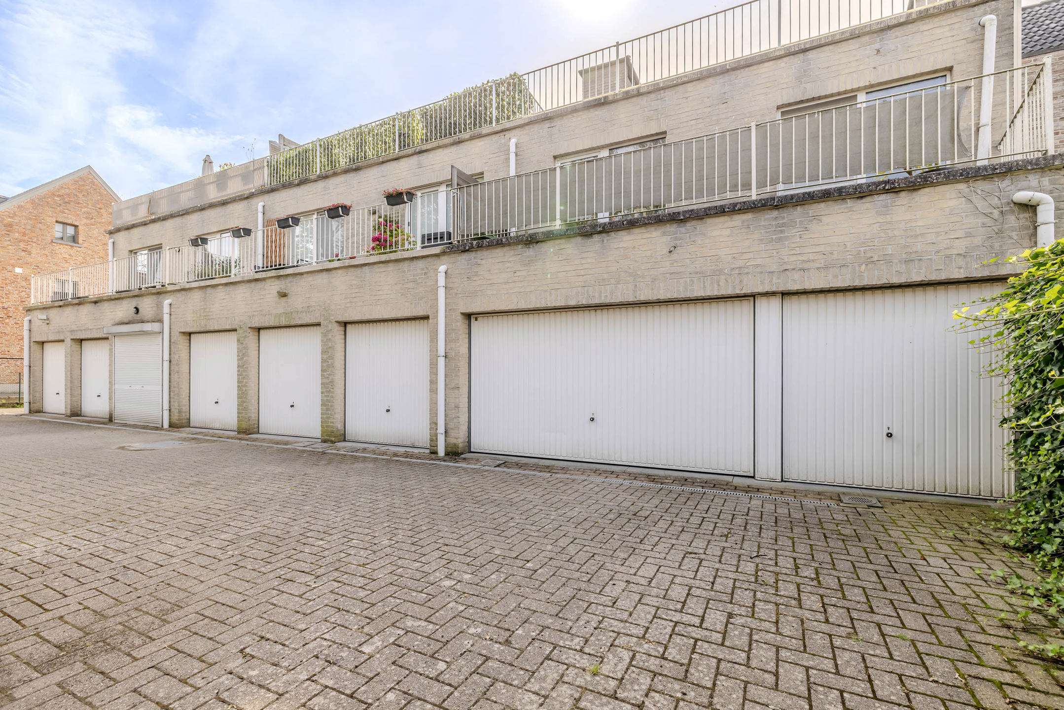 Gelijkvloers appartement met 1 slaapkamer en garage!