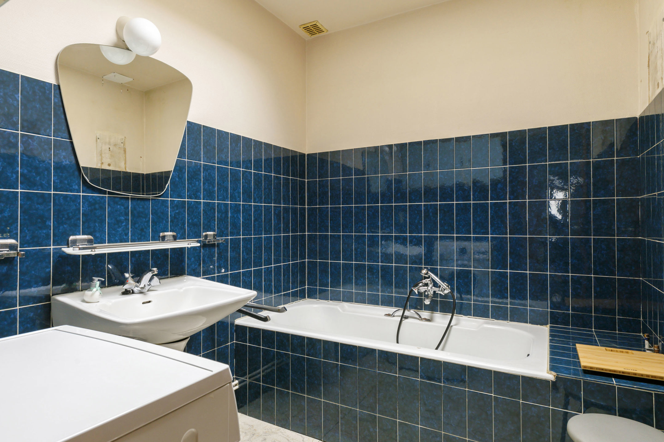 Halfopen te renoveren woning in Westmalle op 381 m² met vrij zicht!