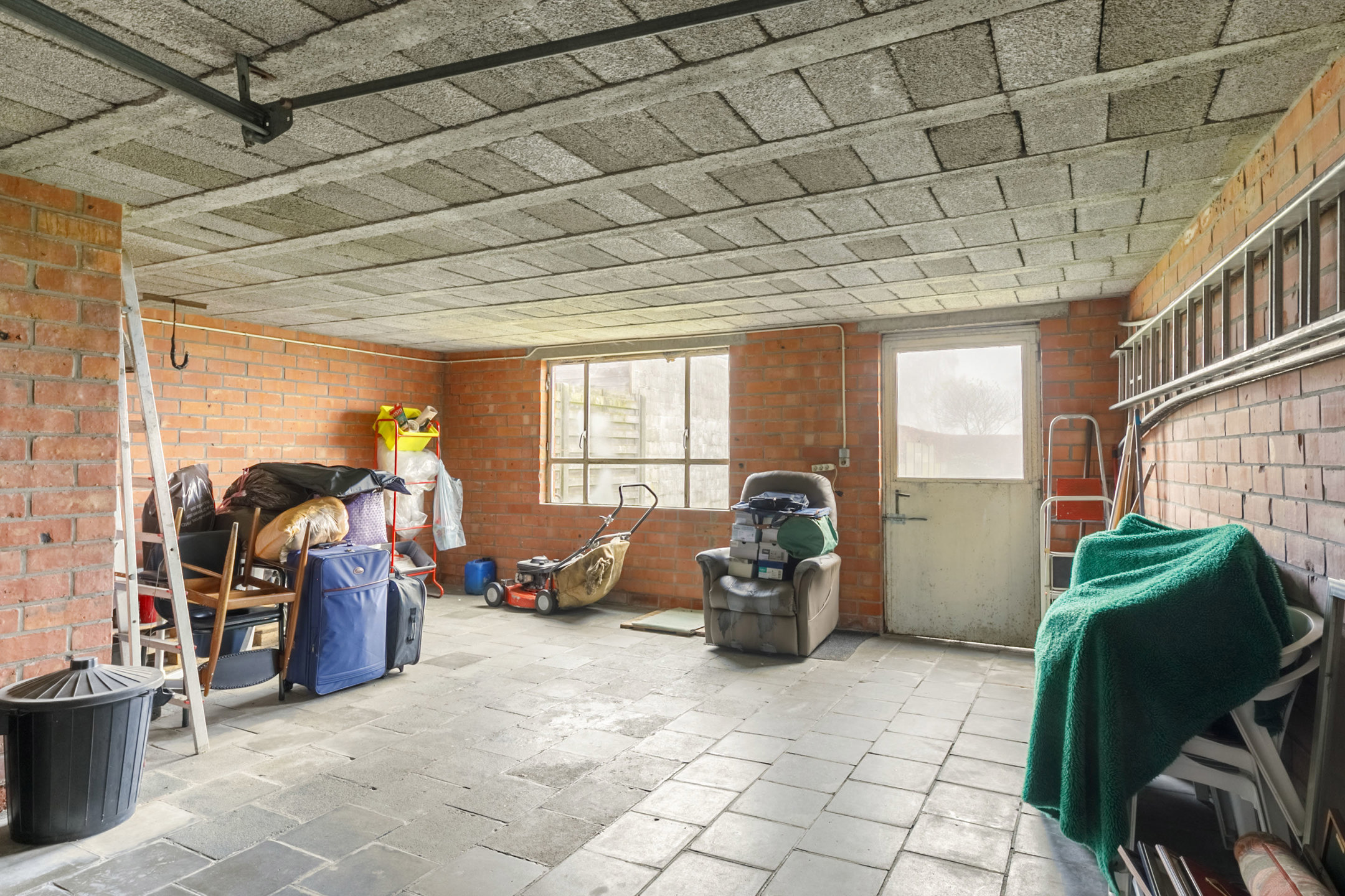 Halfopen te renoveren woning in Westmalle op 381 m² met vrij zicht!