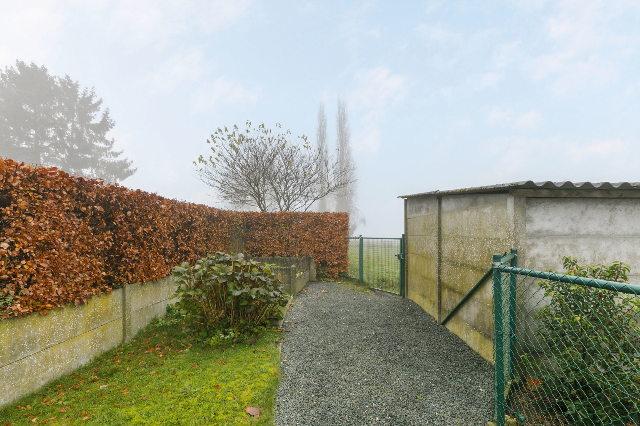 Halfopen te renoveren woning in Westmalle op 381 m² met vrij zicht!