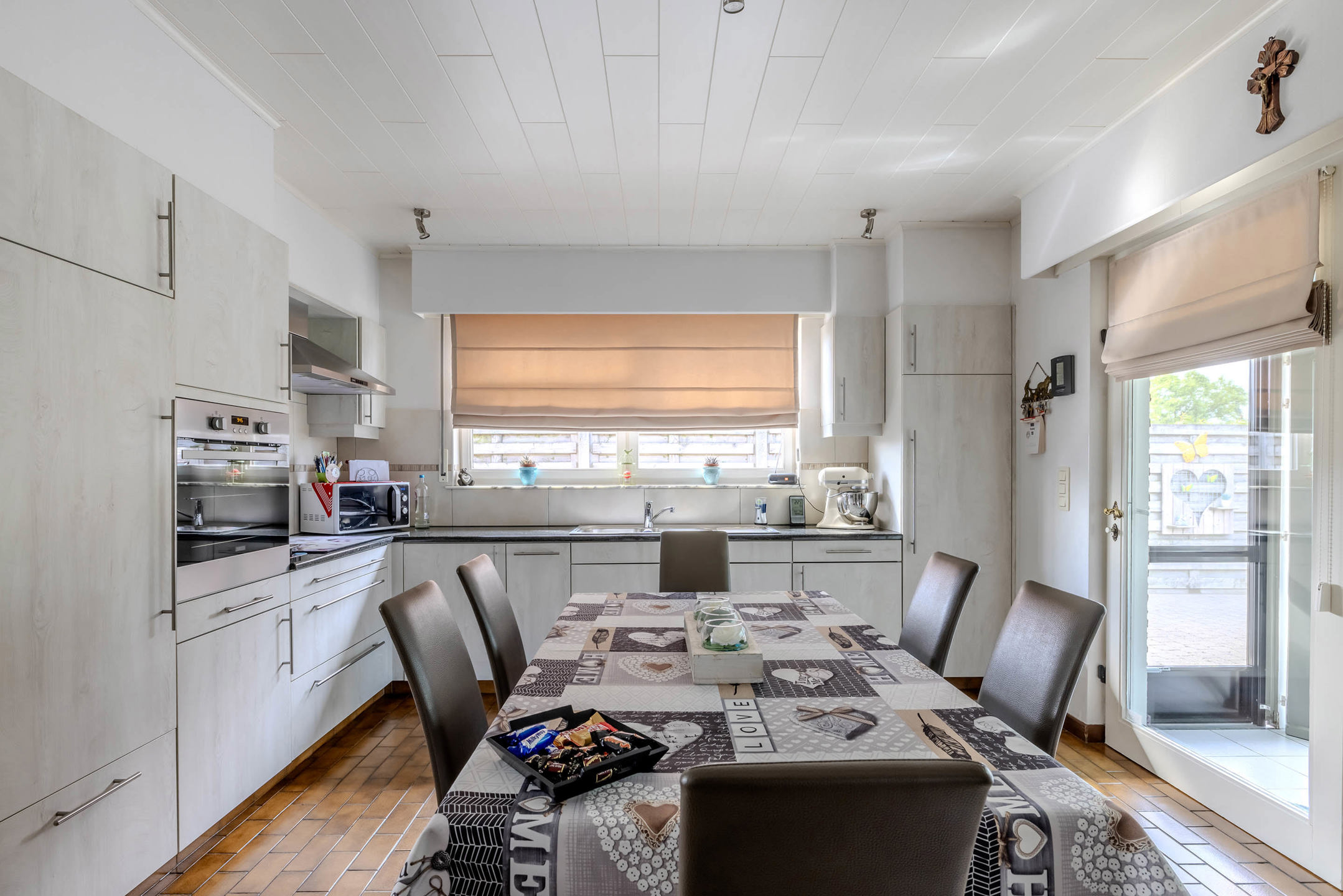 Mooie vrijstaande woning op 800 m² met bijgebouw!