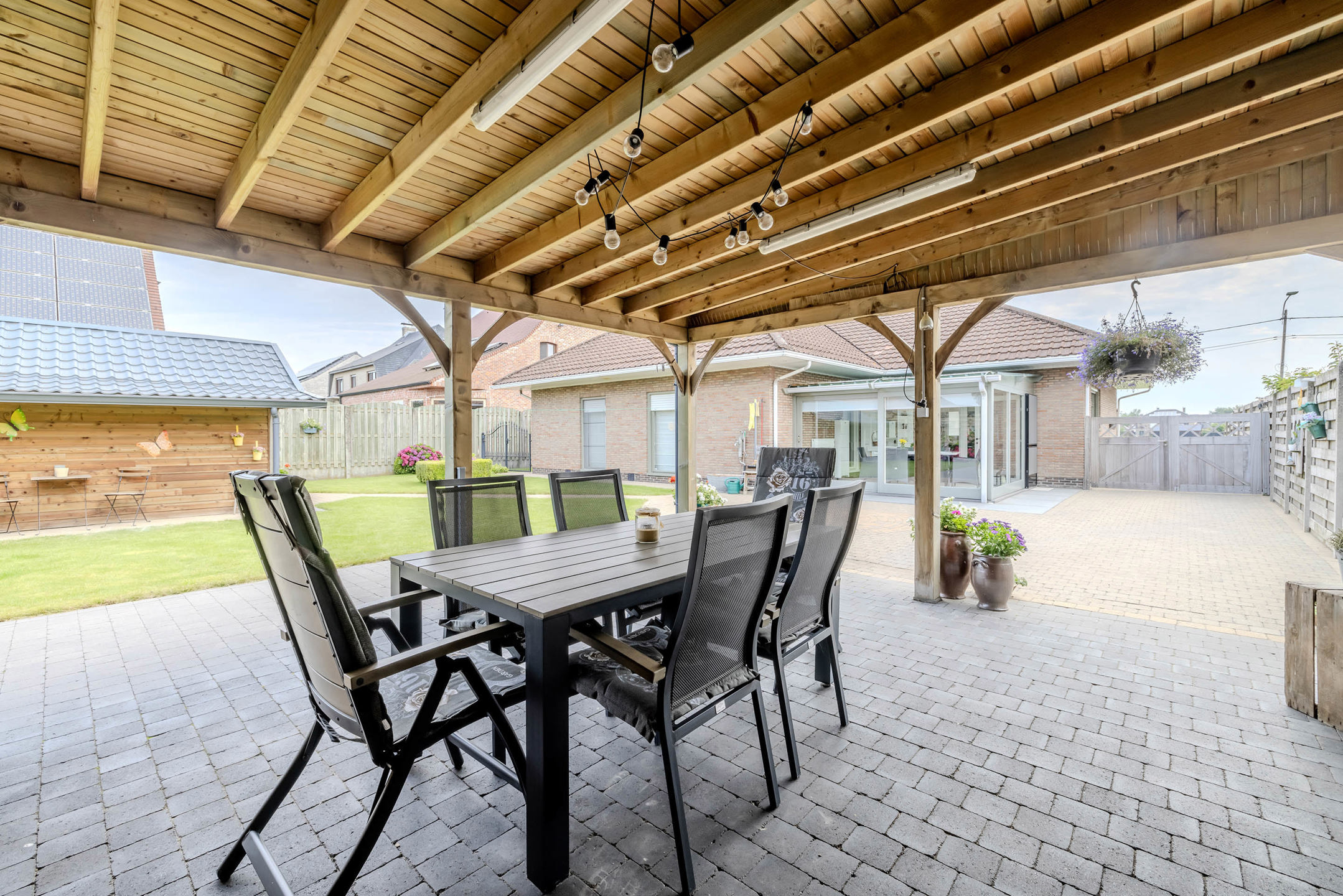 Mooie vrijstaande woning op 800 m² met bijgebouw!
