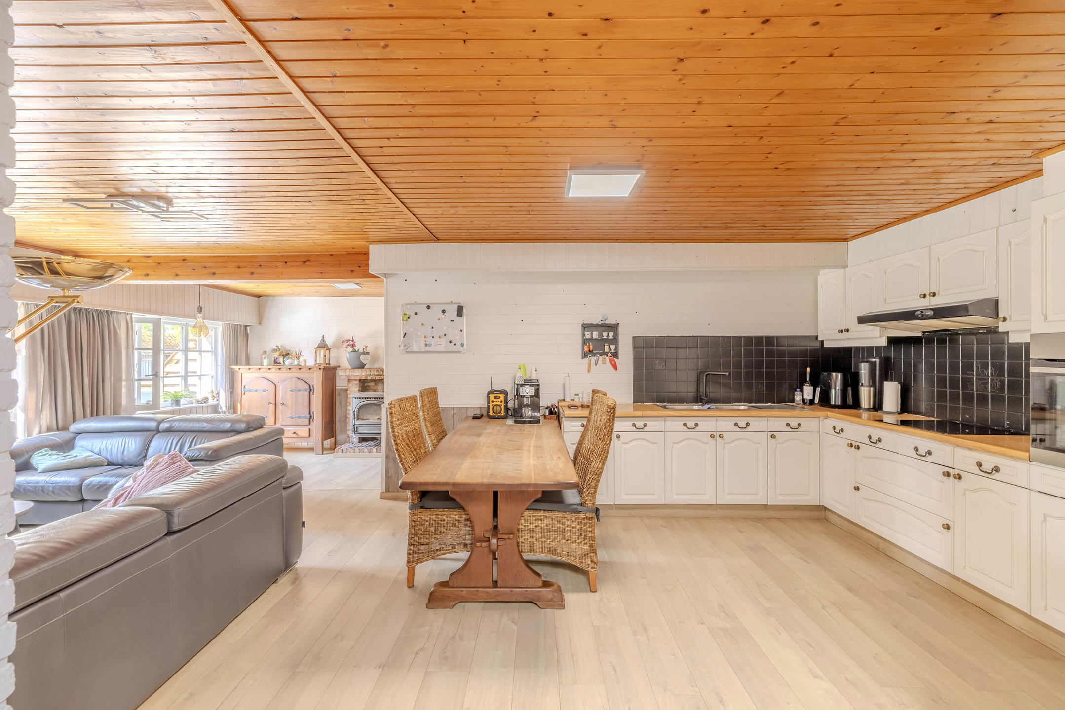 Woning op perceel van 7.028m²!