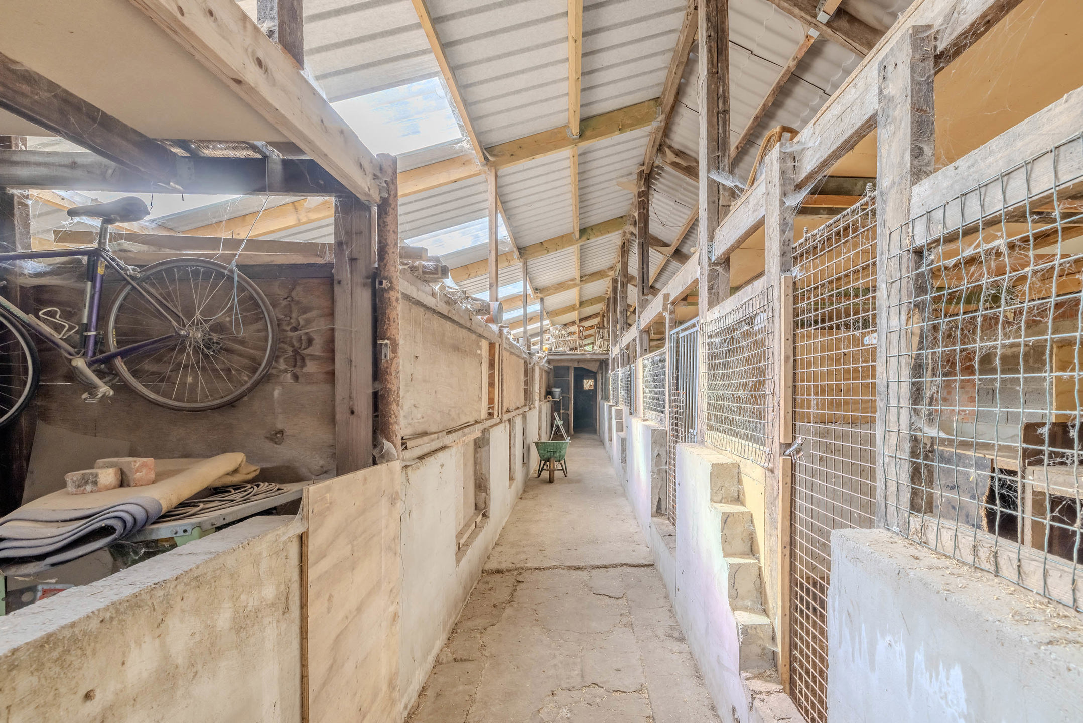 Woning op perceel van 7.028m²!