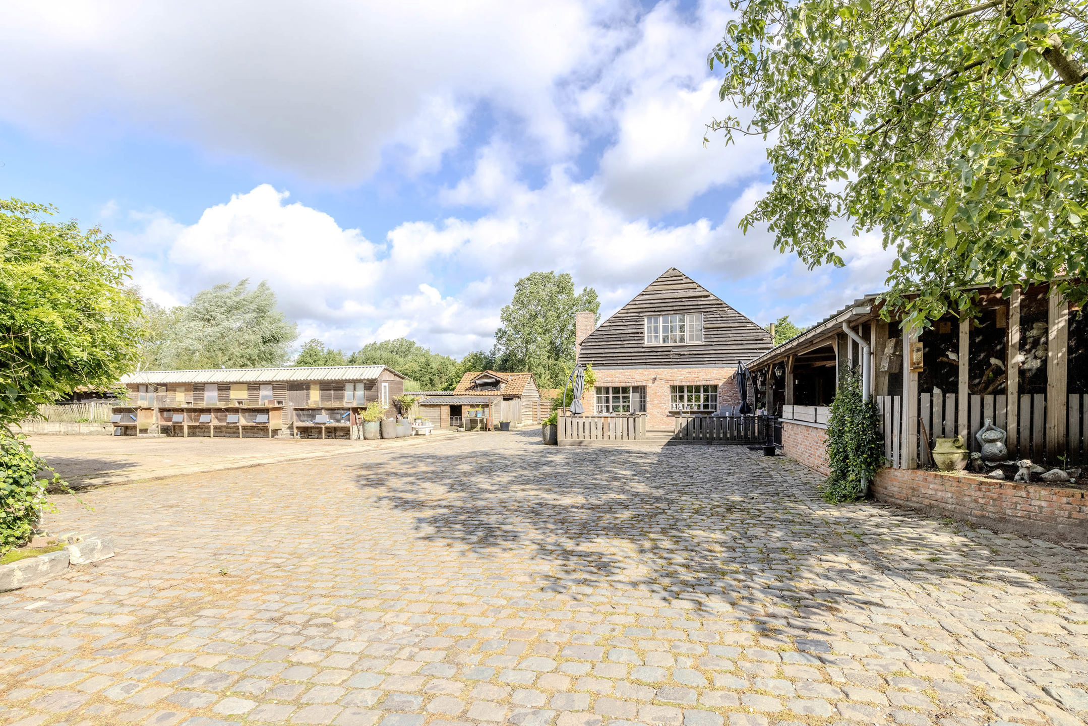 Woning op perceel van 7.028m²!