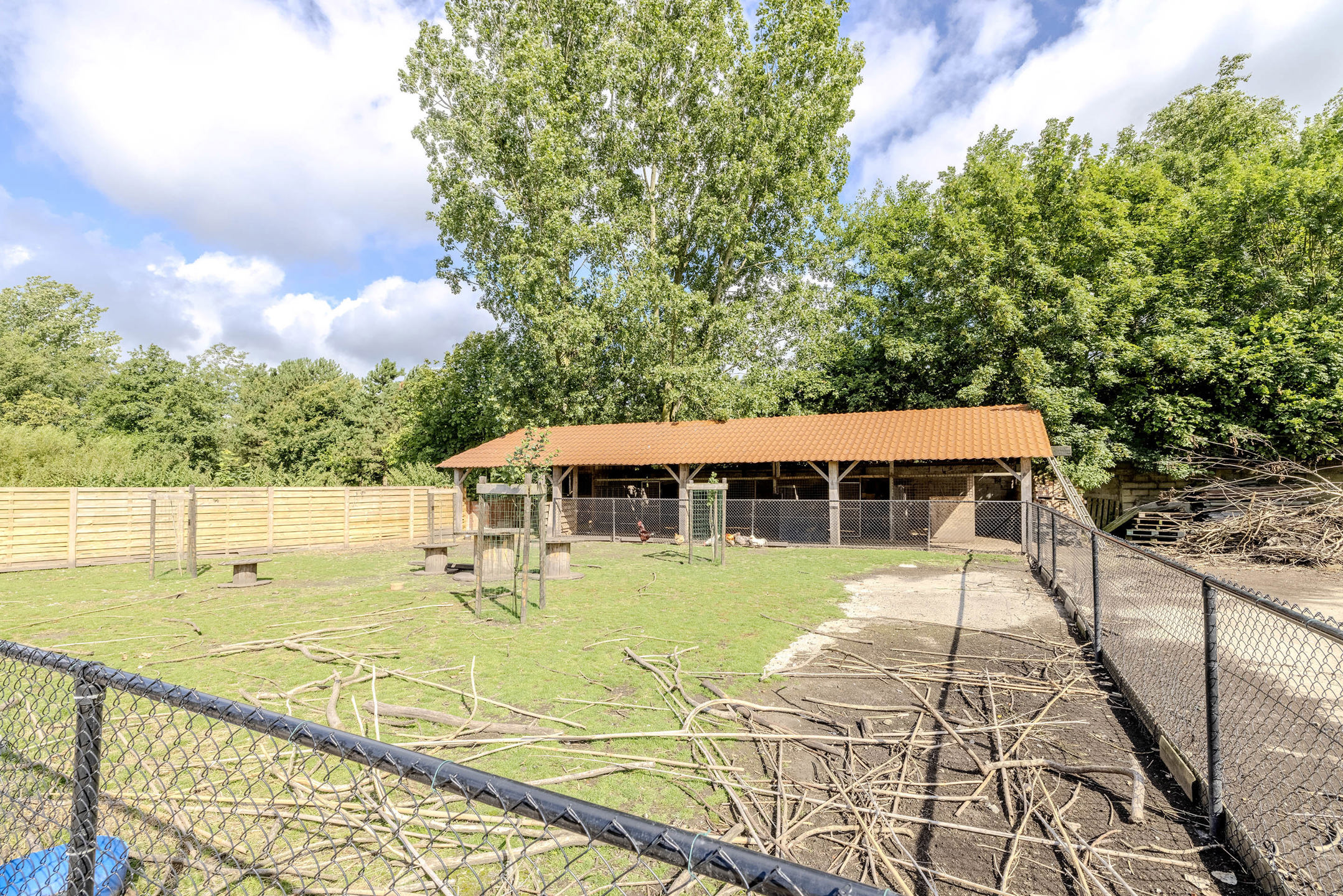 Woning op perceel van 7.028m²!
