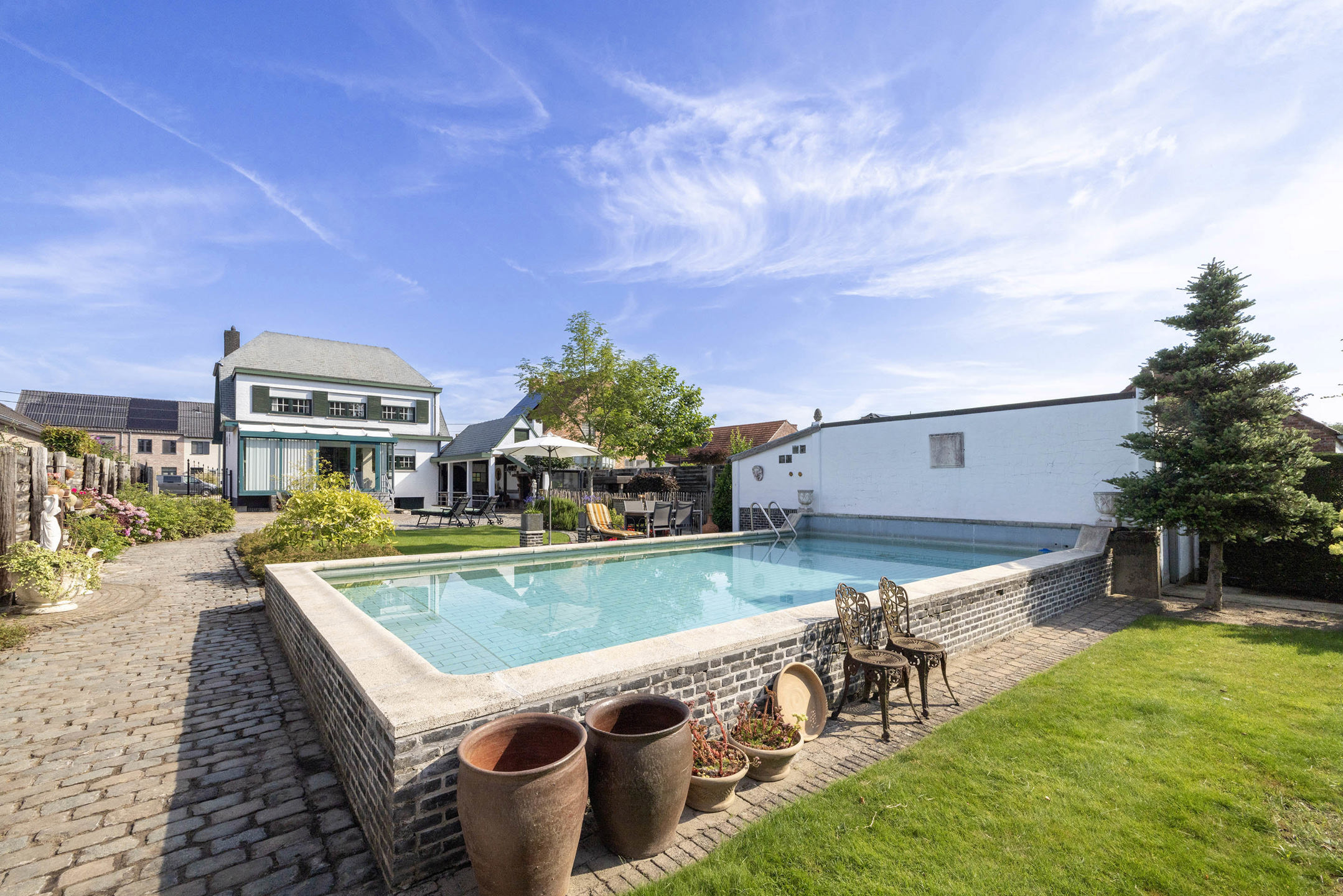 Perfect onderhouden woning met prachtige tuin op toplocatie!