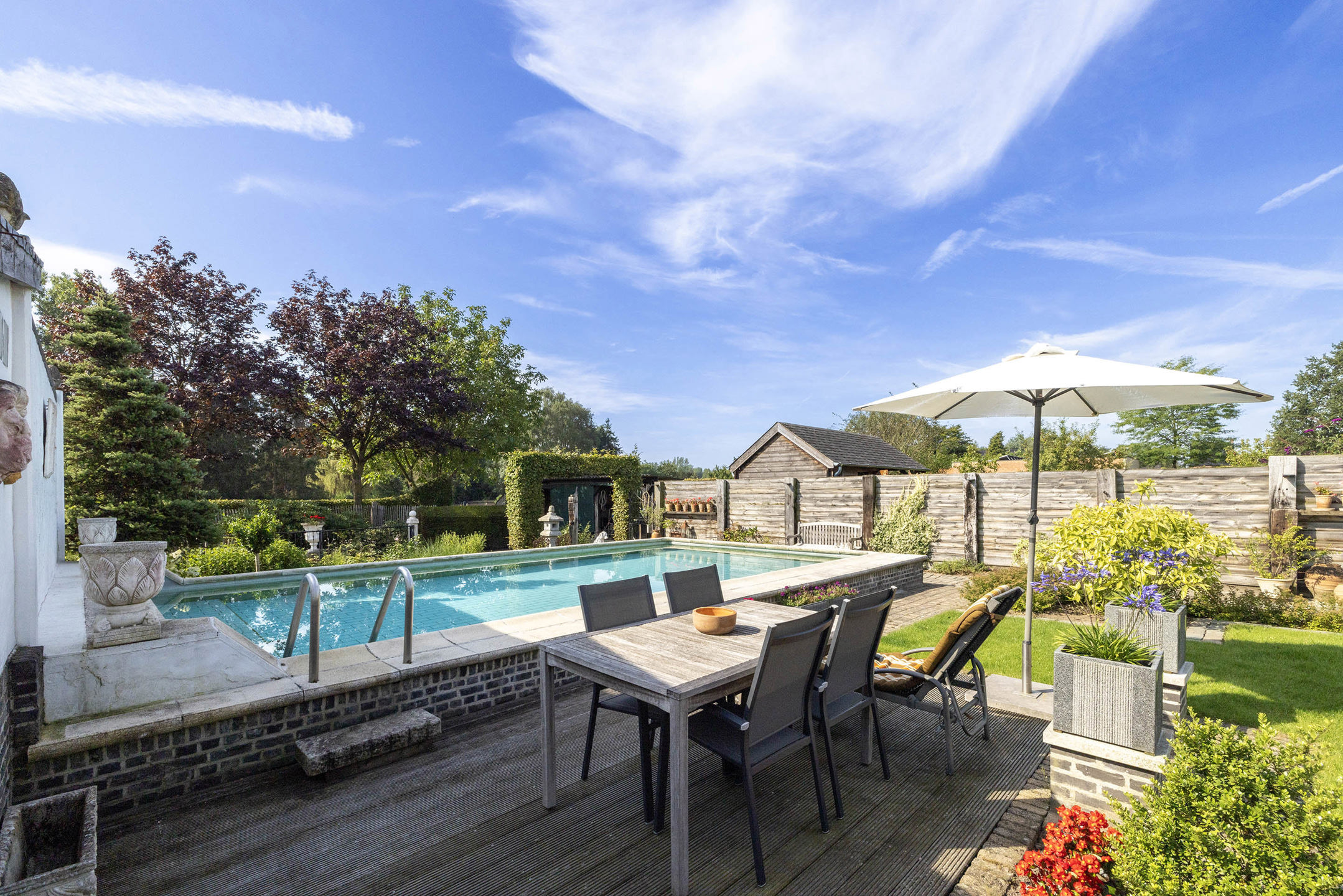 Perfect onderhouden woning met prachtige tuin op toplocatie!