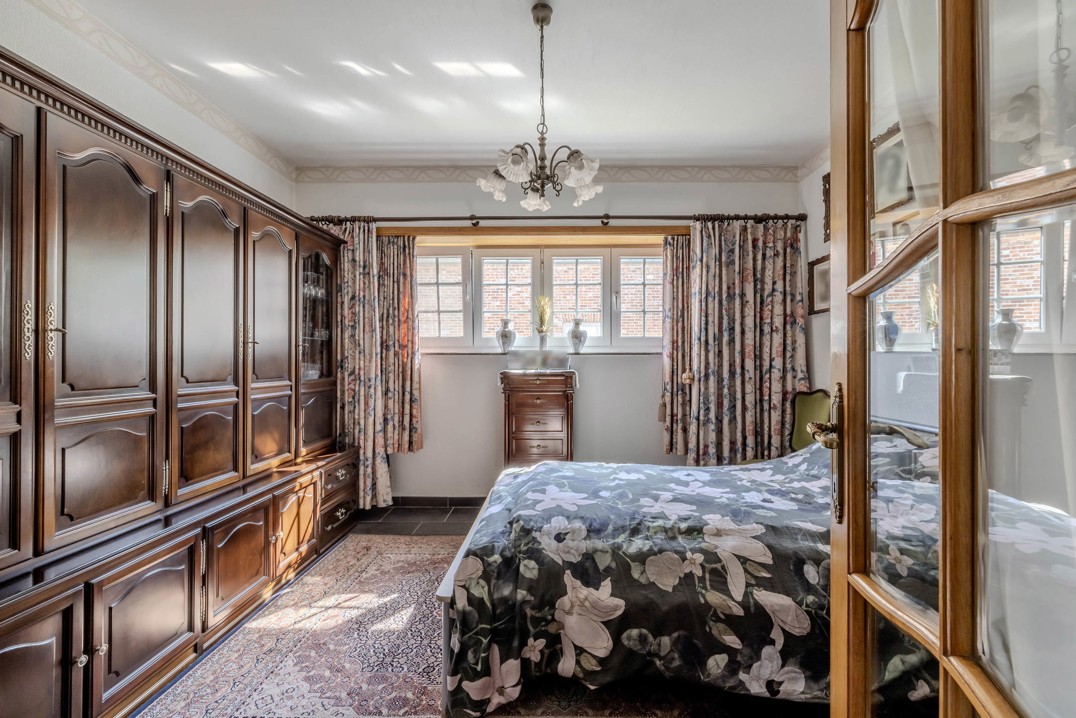 Perfect onderhouden woning met prachtige tuin op toplocatie!