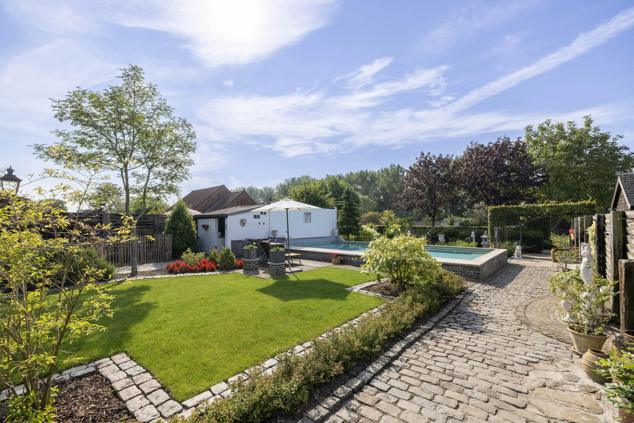 Perfect onderhouden woning met prachtige tuin op toplocatie!